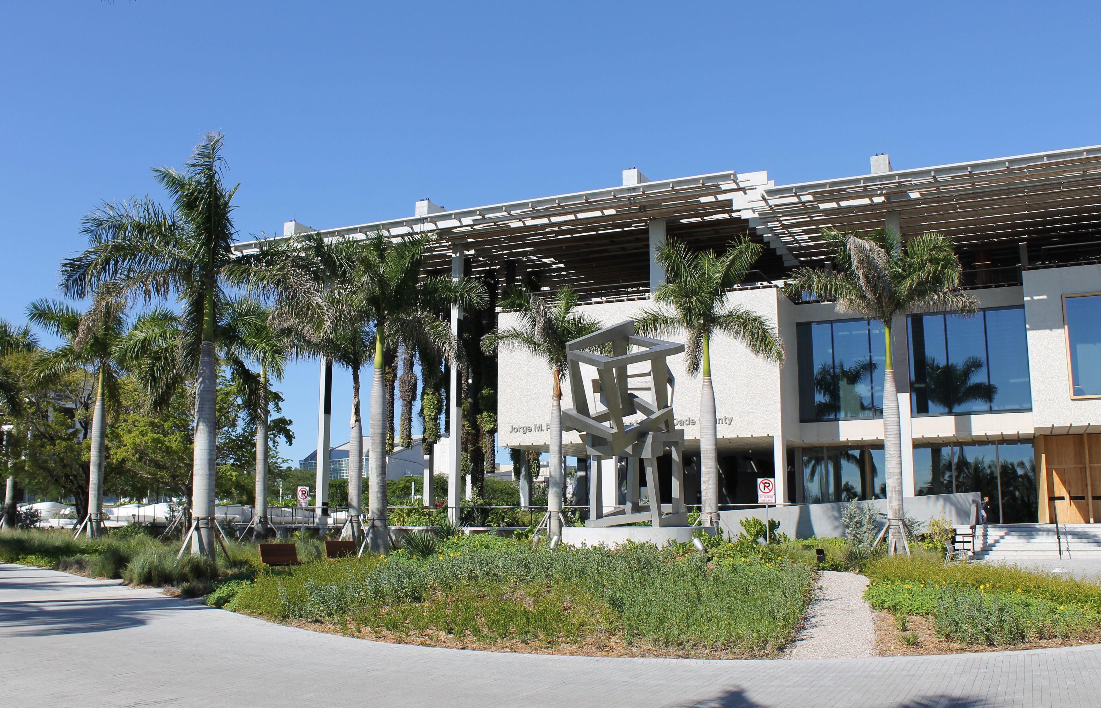 Perez Art Museum Miami - Modern Art Over Biscayne Bay