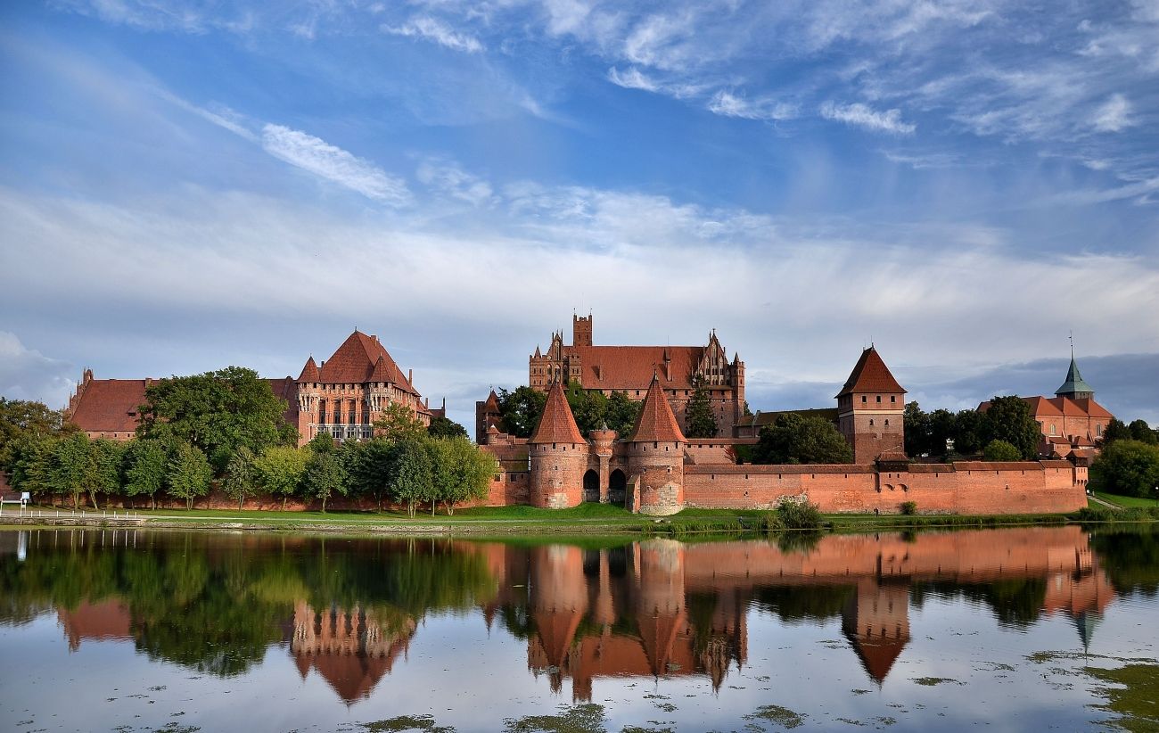 Day Trip to Sopot and Malbork Castle - Beach Resort and Teutonic Fortress