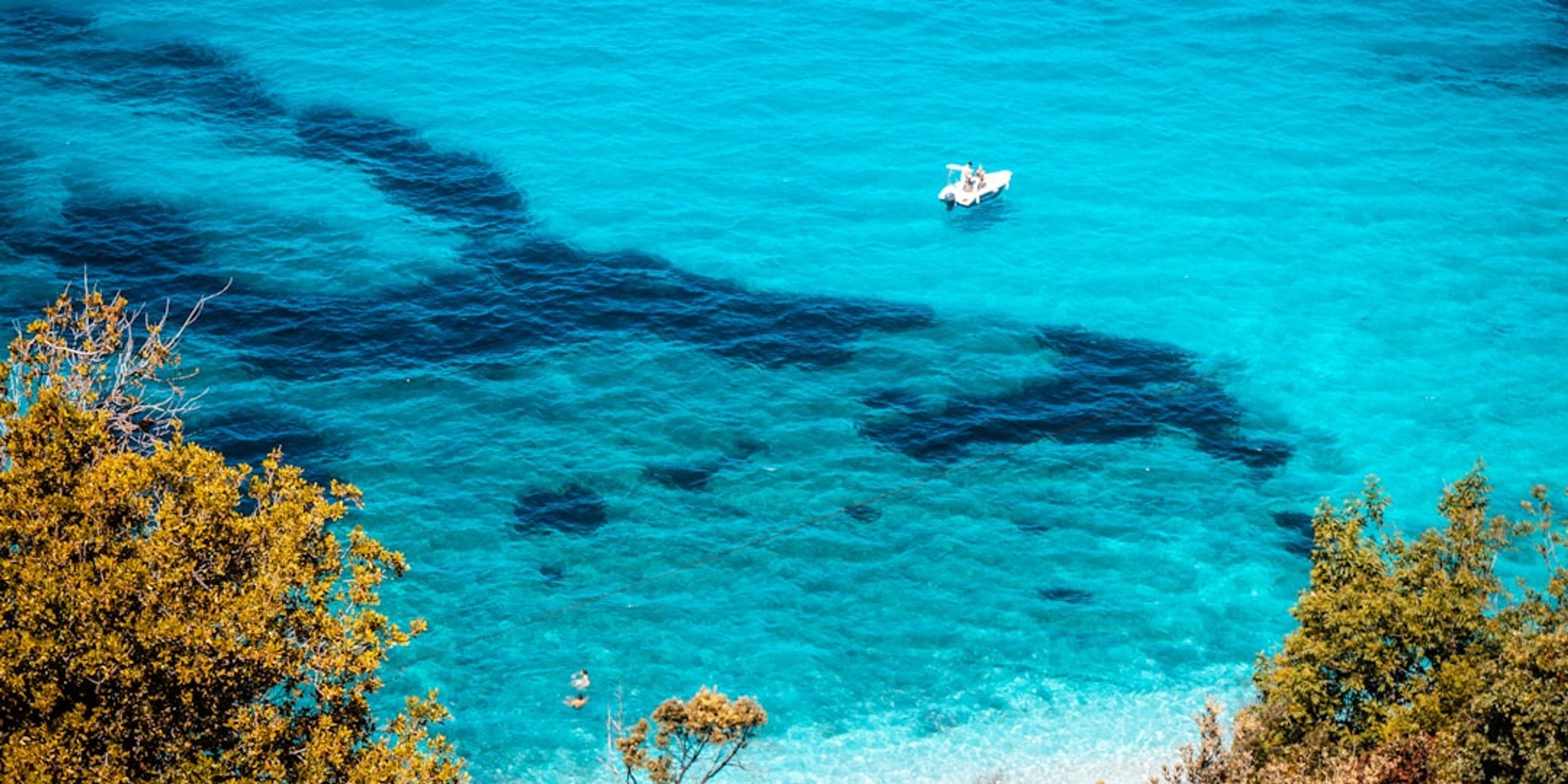 Hotels near Mirror Beach (Pasqyra)