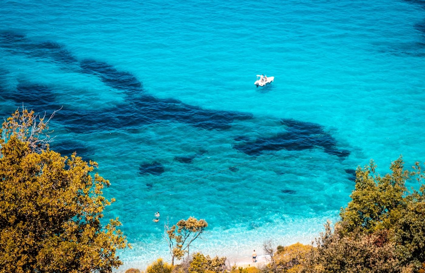 Mirror Beach (Pasqyra) - The Clear-Water Cove