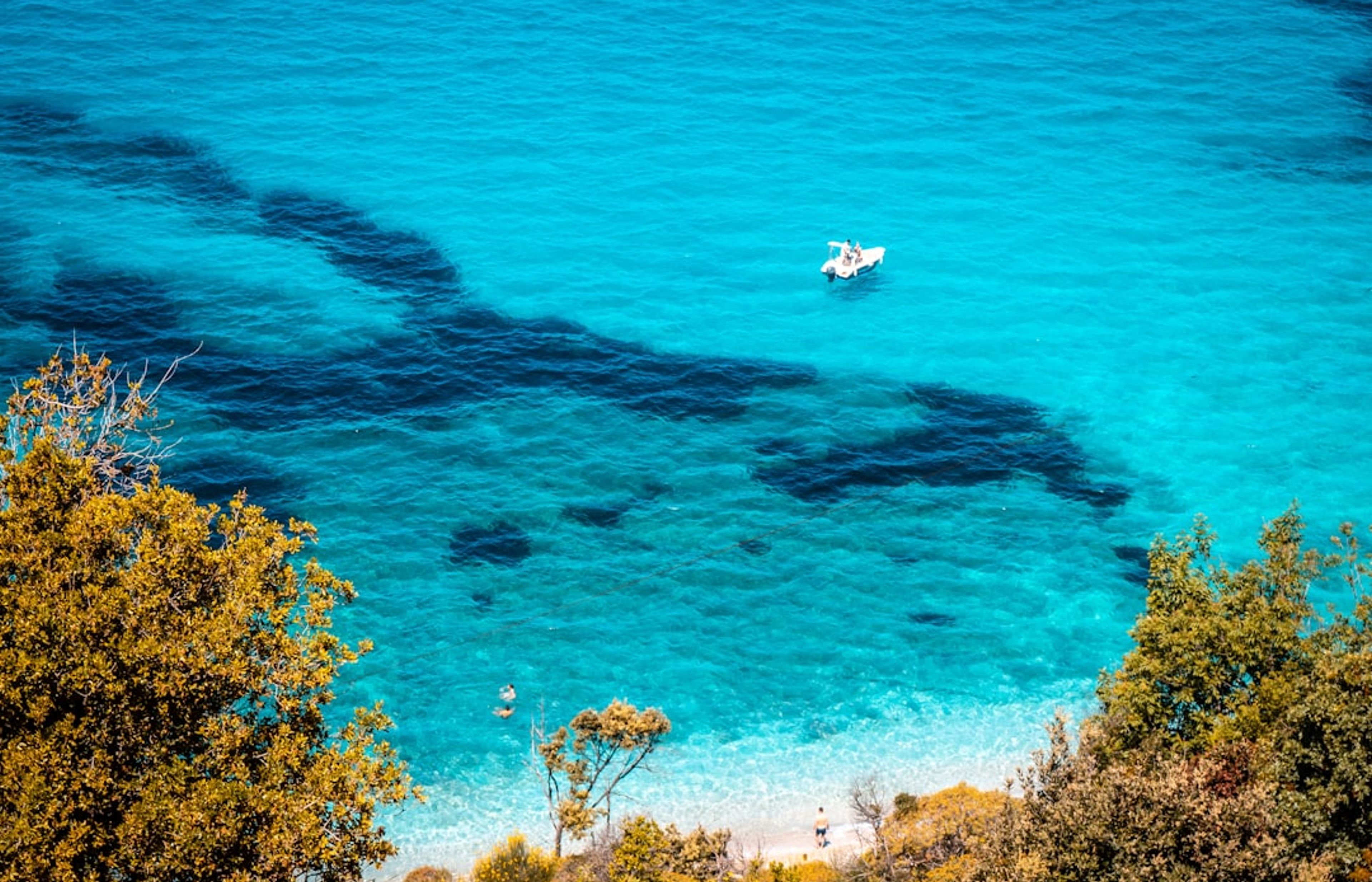 Mirror Beach (Pasqyra) - The Clear-Water Cove