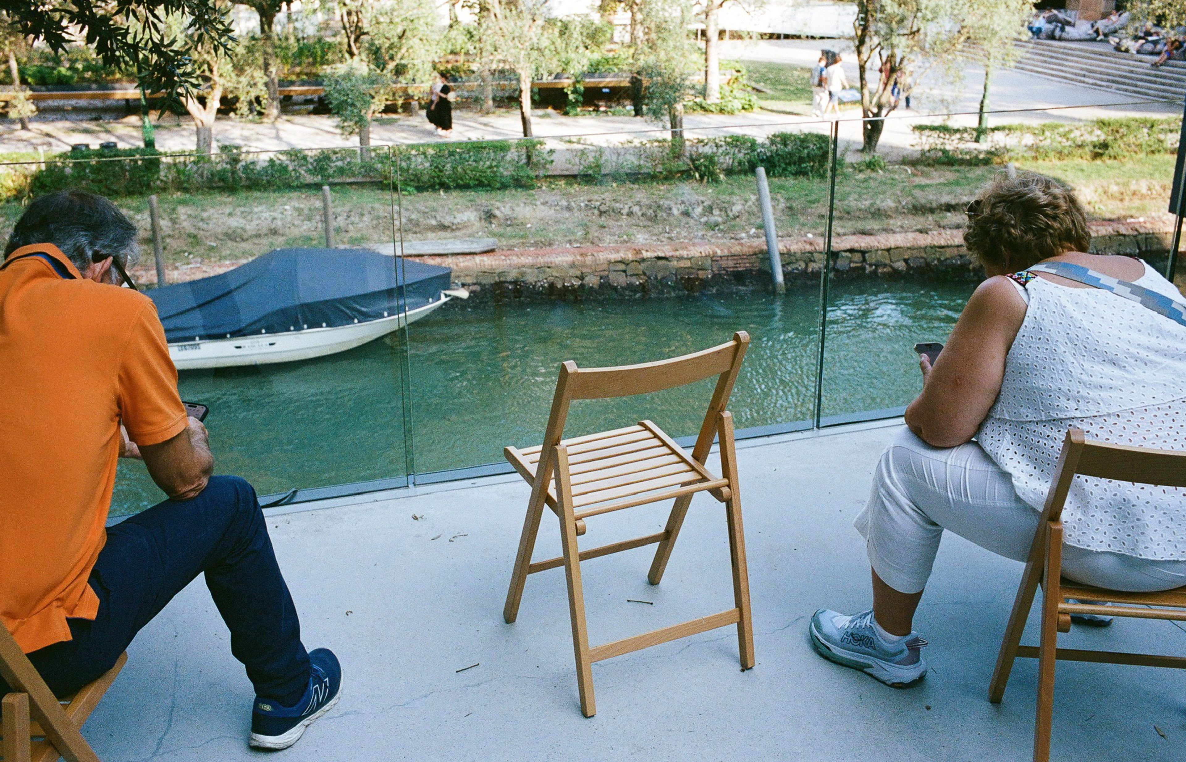 A seated visitor whose colours echo the nearby painting.