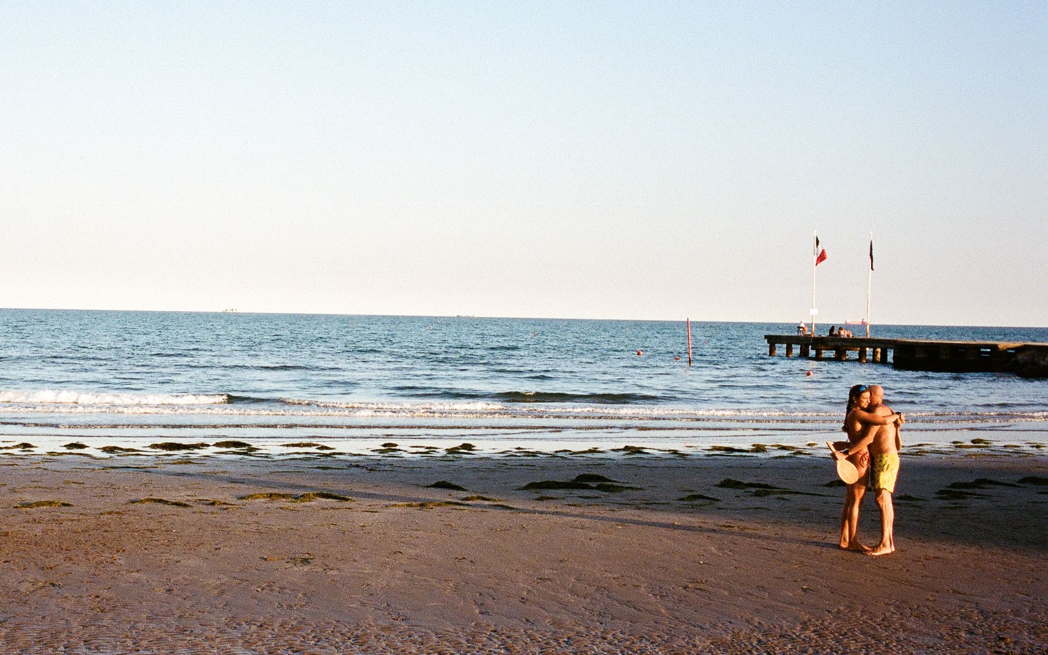 La Dolce Vita — a quiet embrace in the golden evening light on Venice’s Lido.