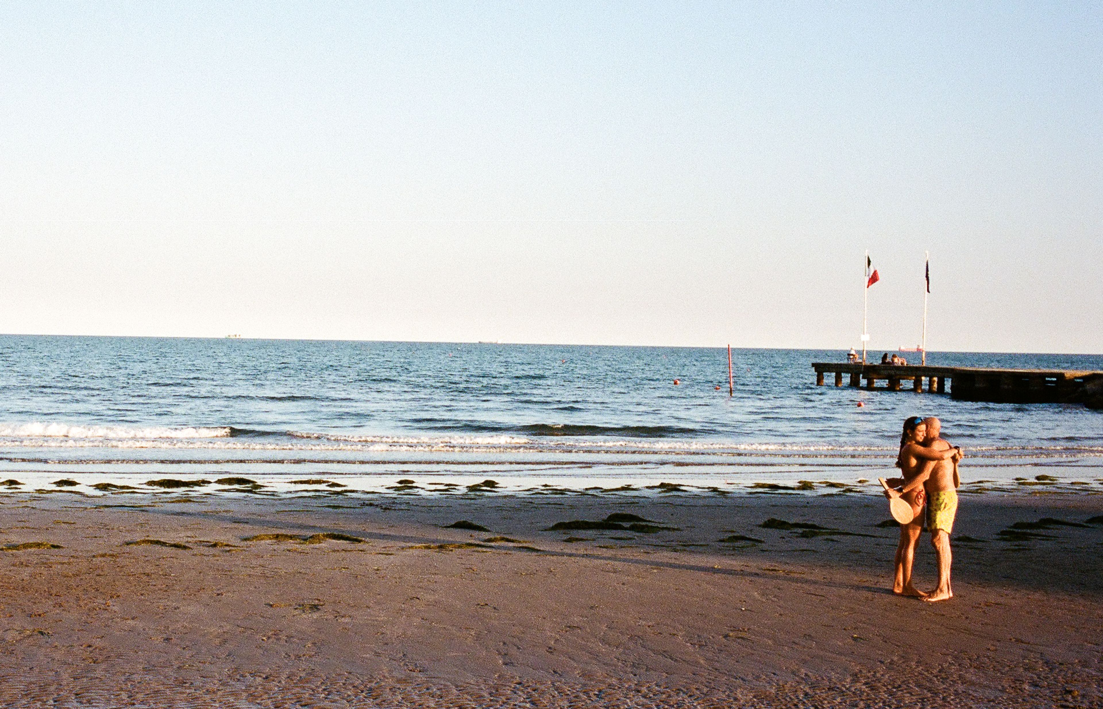 La Dolce Vita — a quiet embrace in the golden evening light on Venice’s Lido.