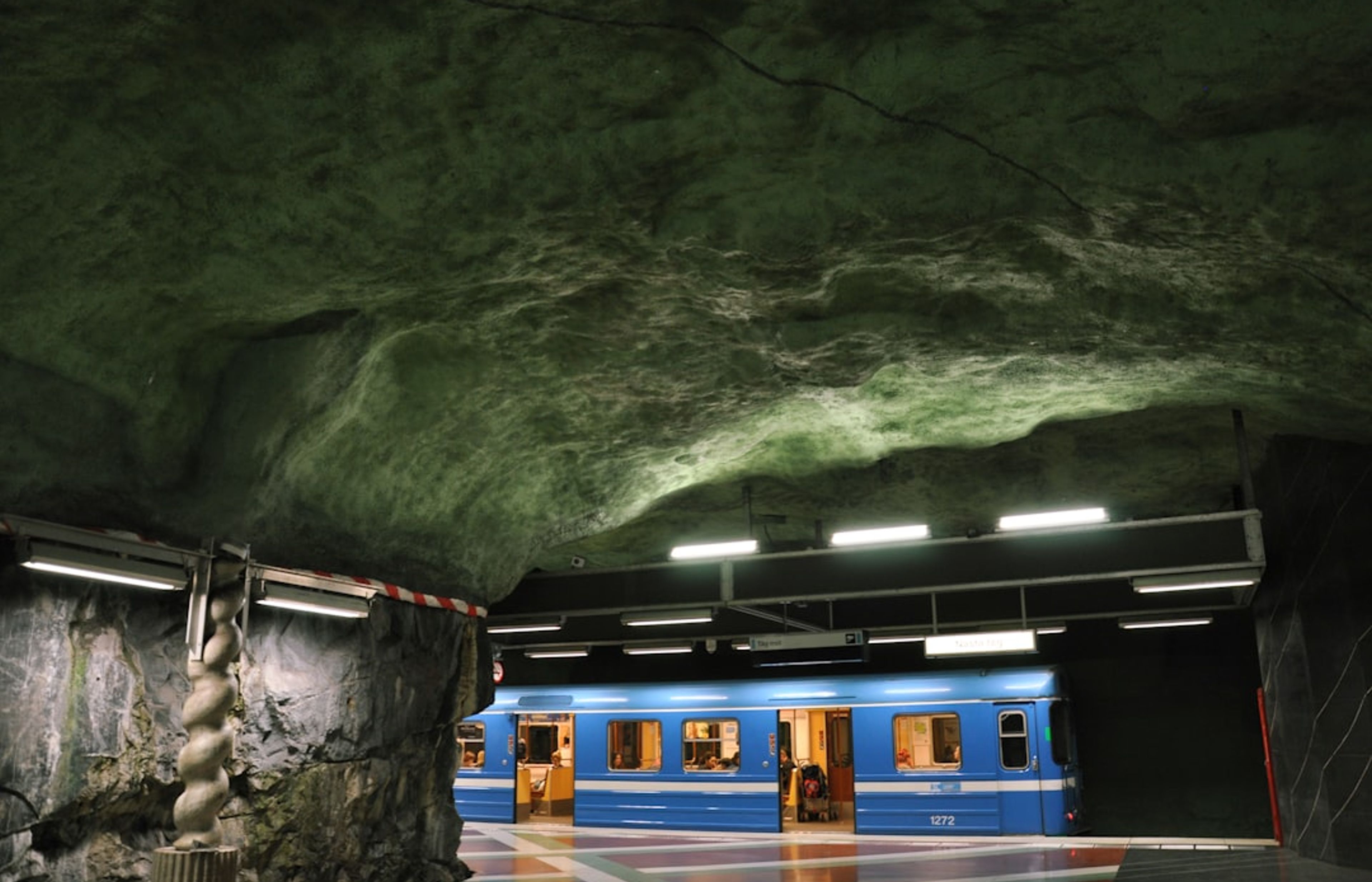 Underground City (RESO) - The 33 km Indoor Network