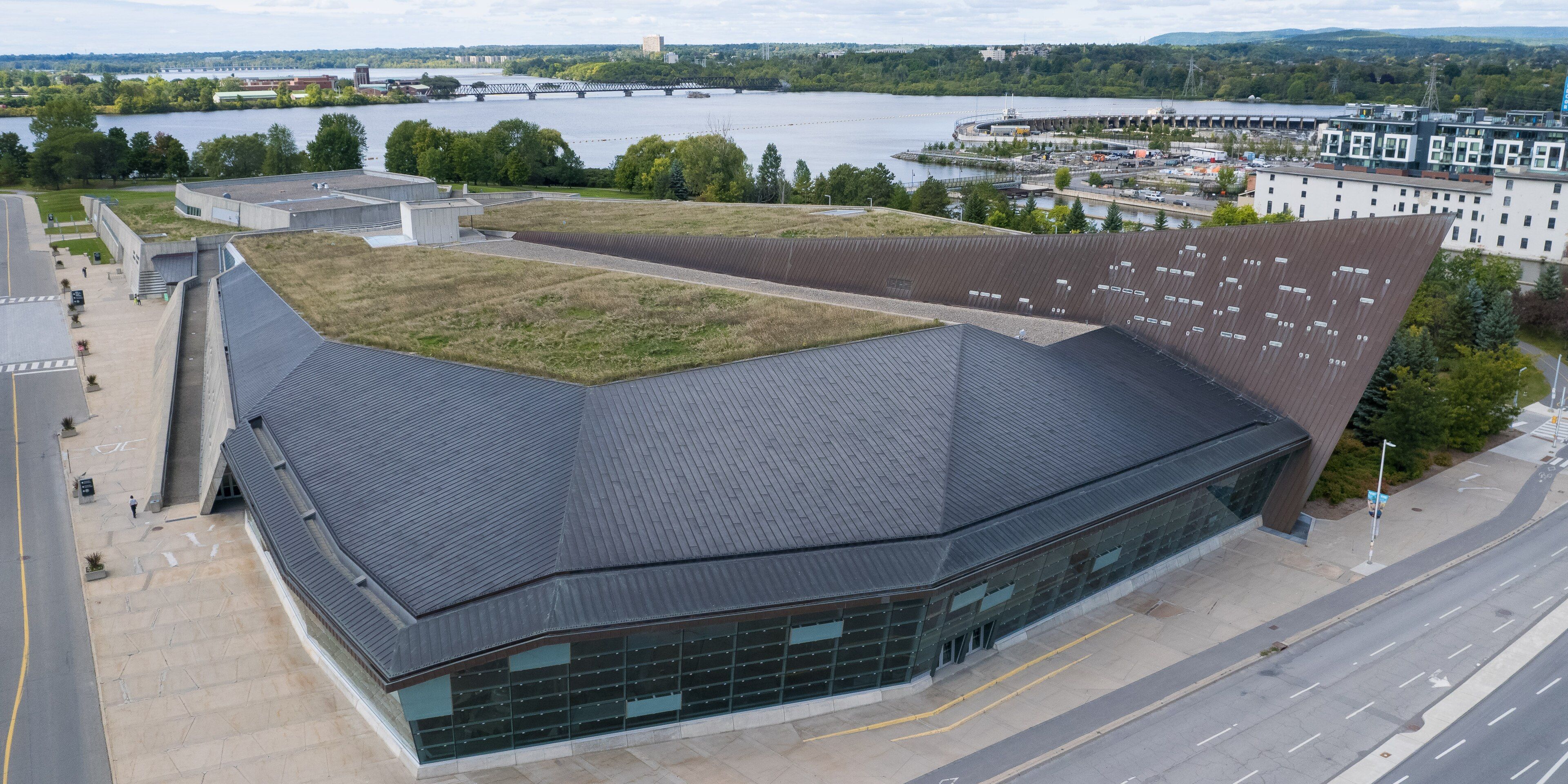 Hotels near Canadian War Museum