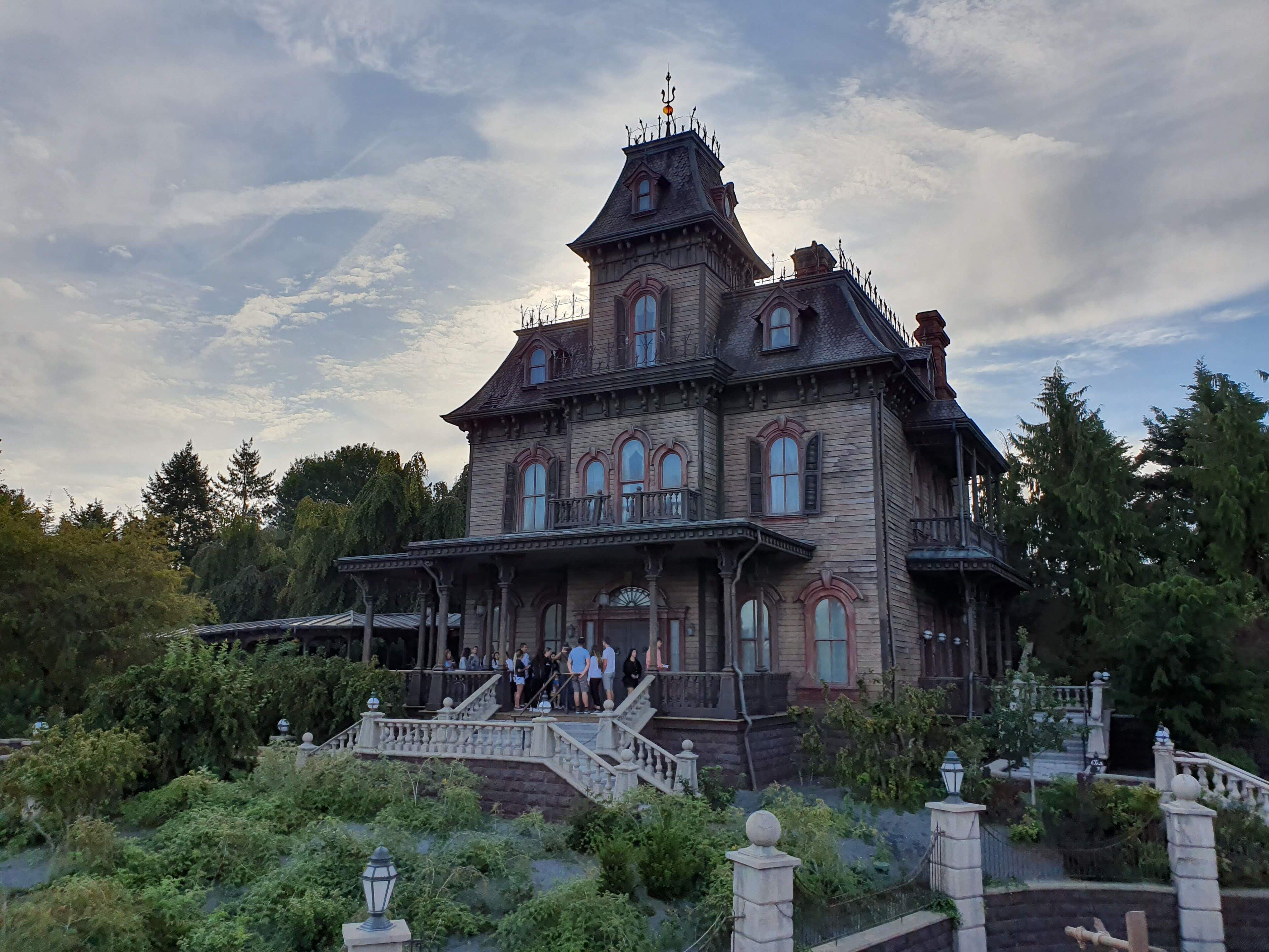 Halloween in Paris 2026: Top Events & Spooky Attractions