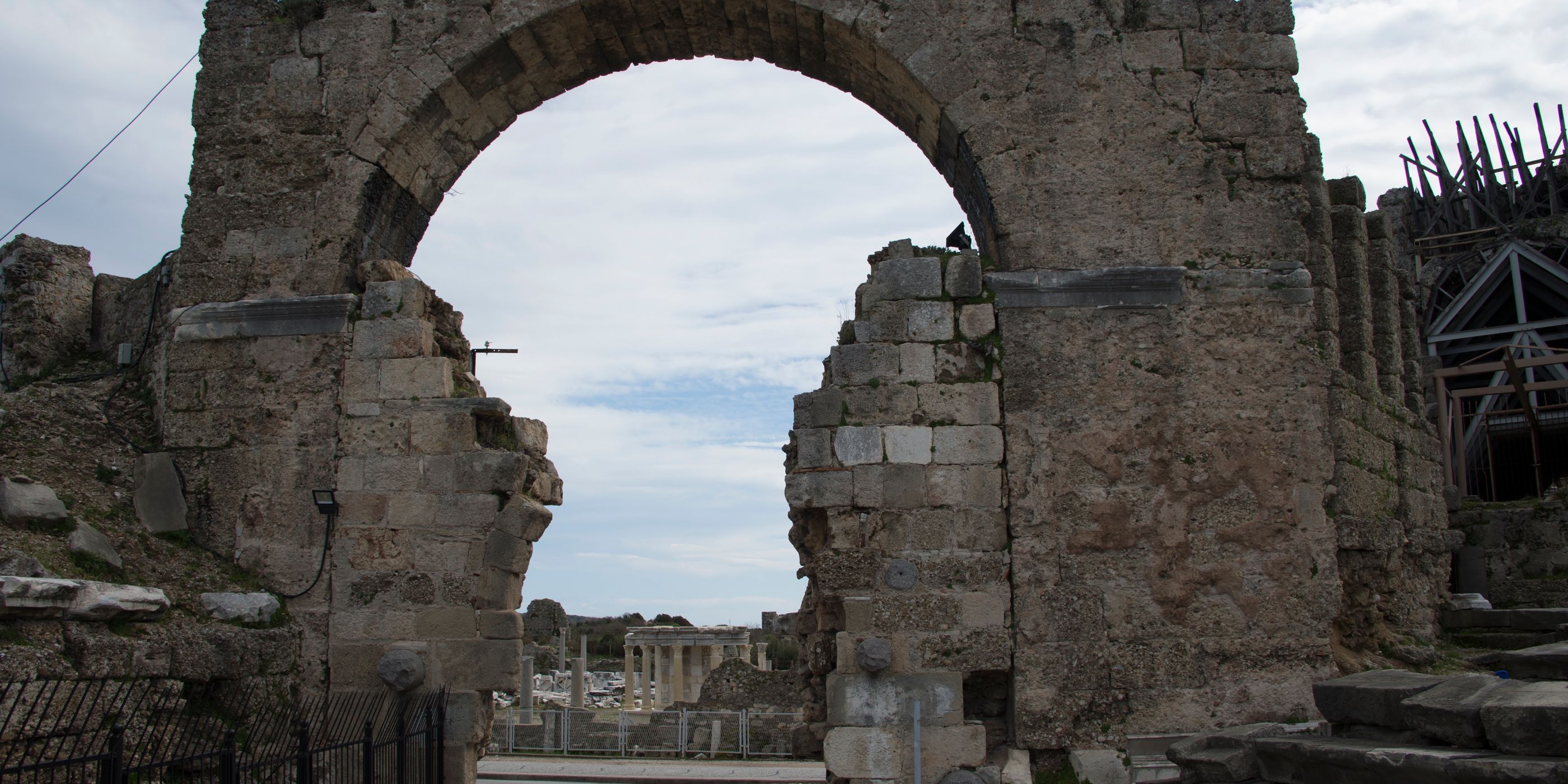 Hotels near Vespasian Gate and Monumental Fountain