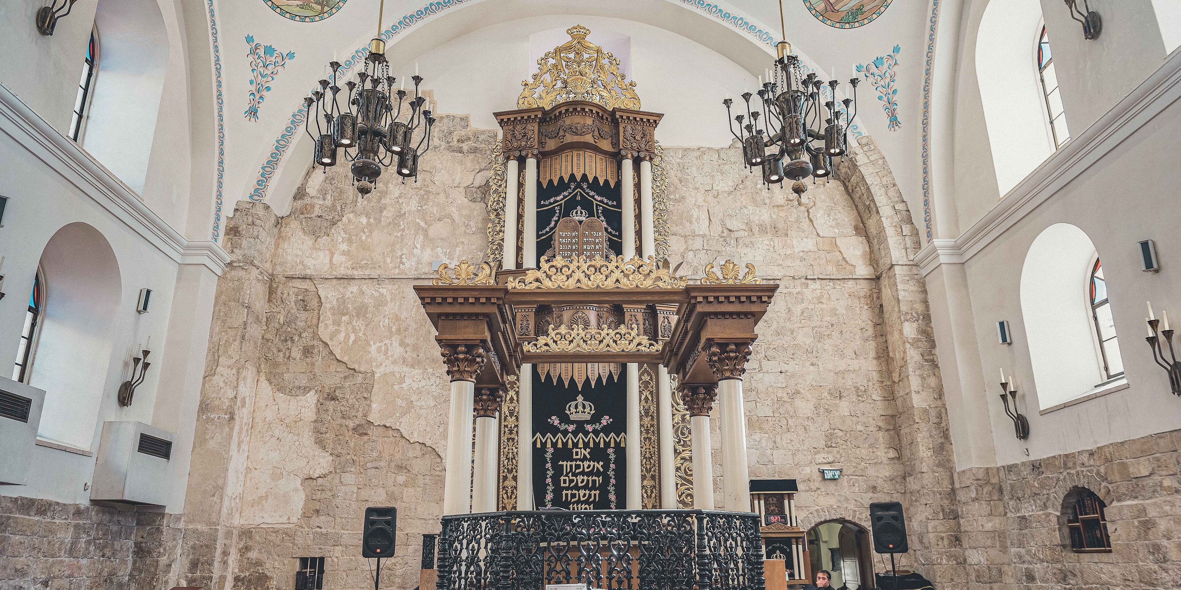 Hotels near Synagogue-Basilica