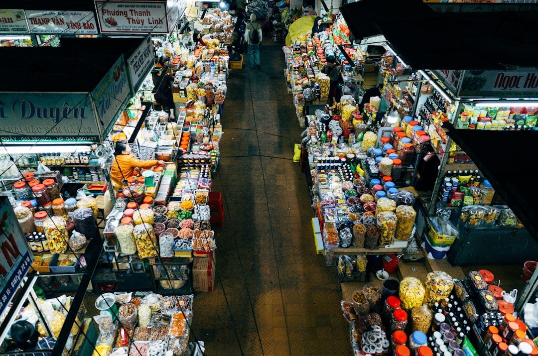 Han Market and the Riverfront - Where the City Shops and Eats