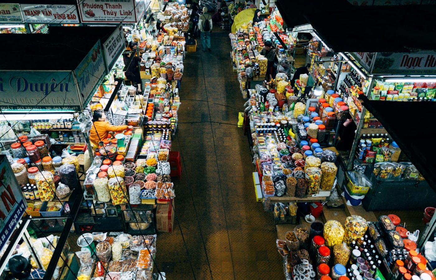 Han Market and the Riverfront - Where the City Shops and Eats
