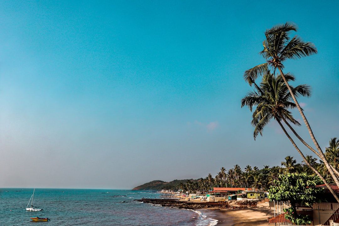 Anjuna Beach - Red Cliffs, Rock Pools and the Wednesday Market