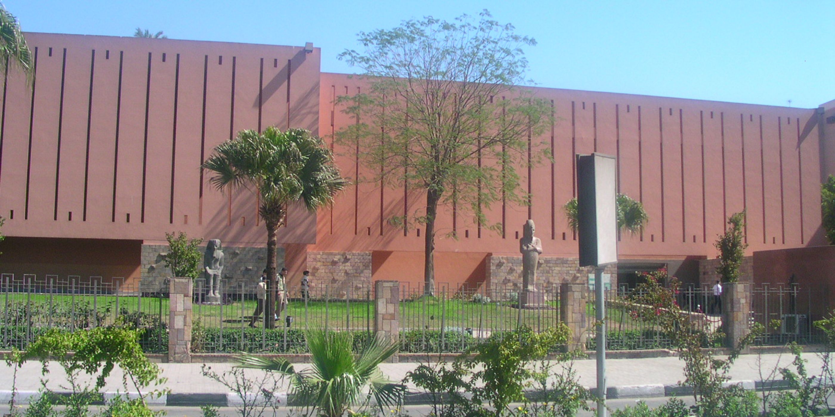 Hotels near Luxor Museum