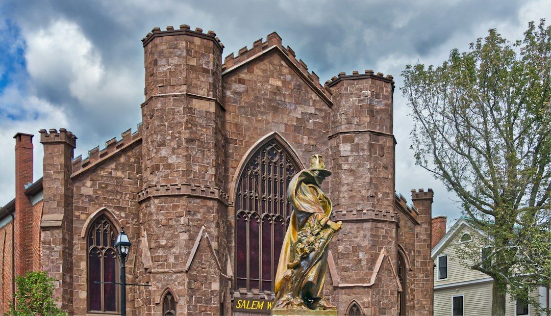 Salem travel guides