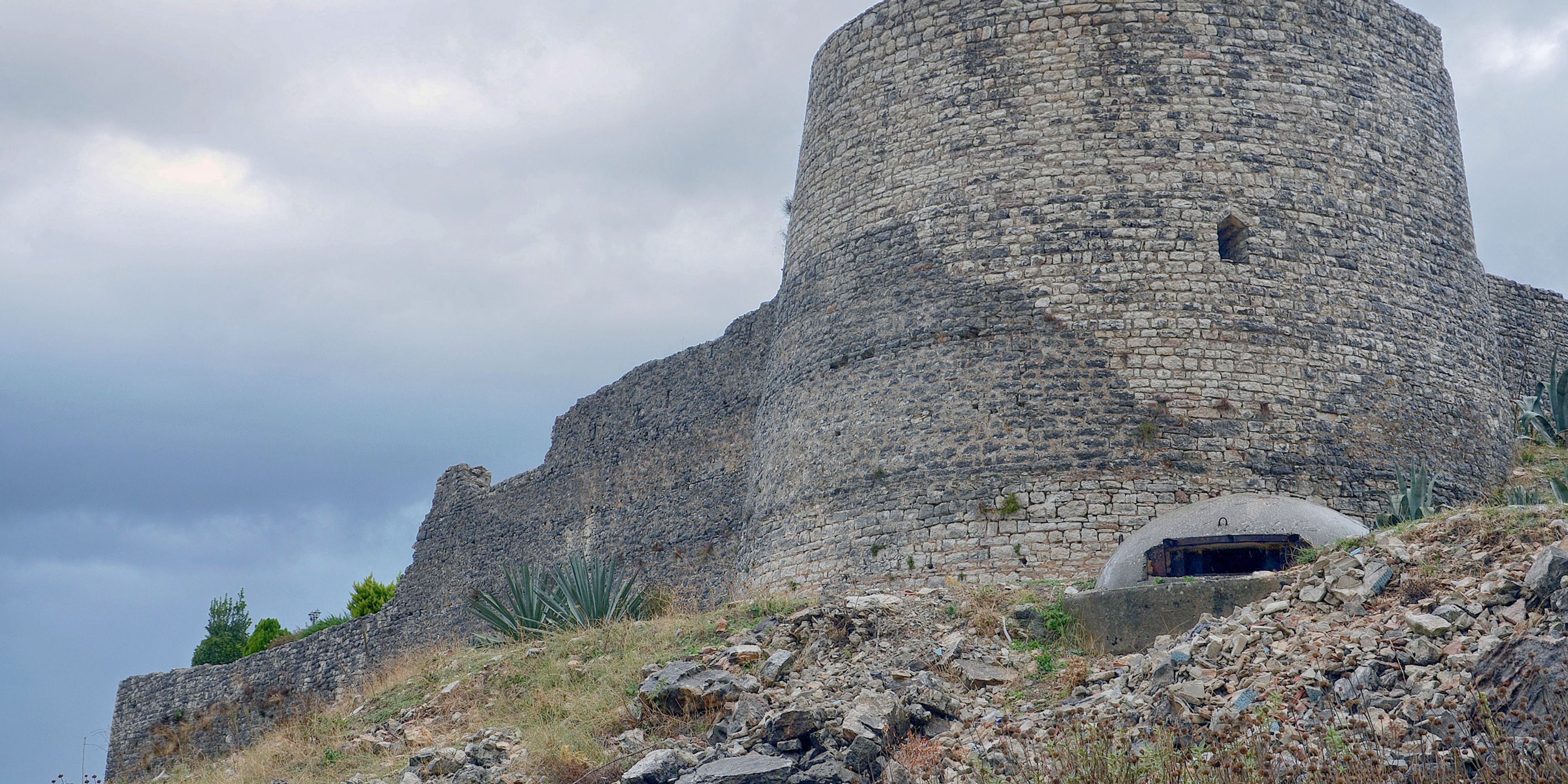 Hotels near Lëkurësi Castle