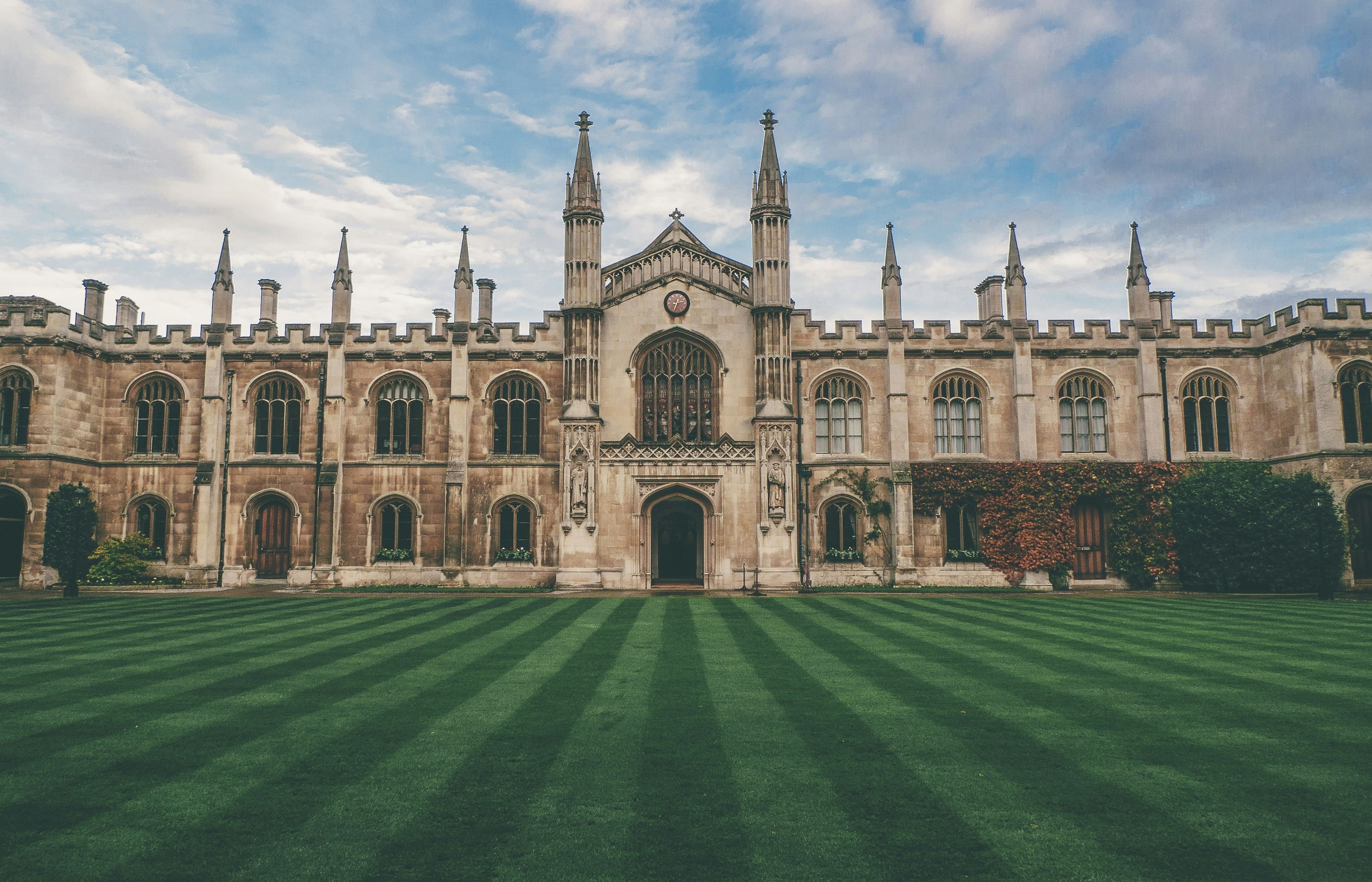 Harvard University and Cambridge - Ivy League History Across the River