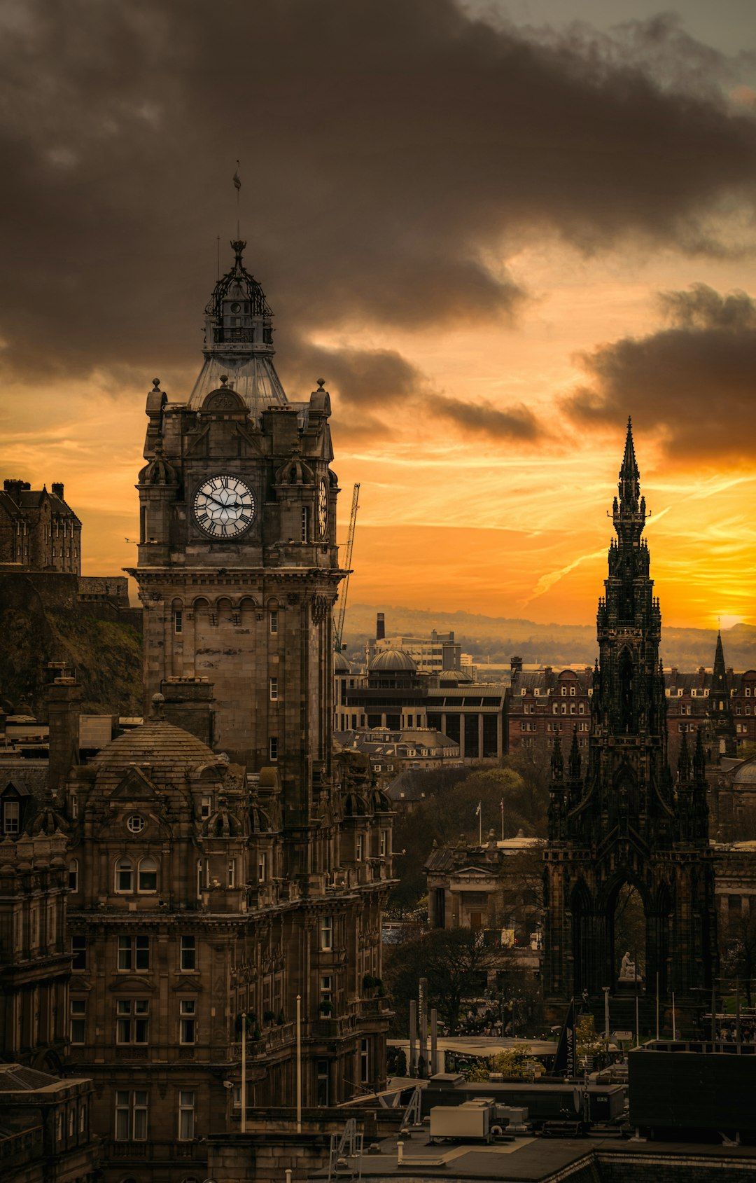 Calton Hill - The Best October Sunset in Edinburgh