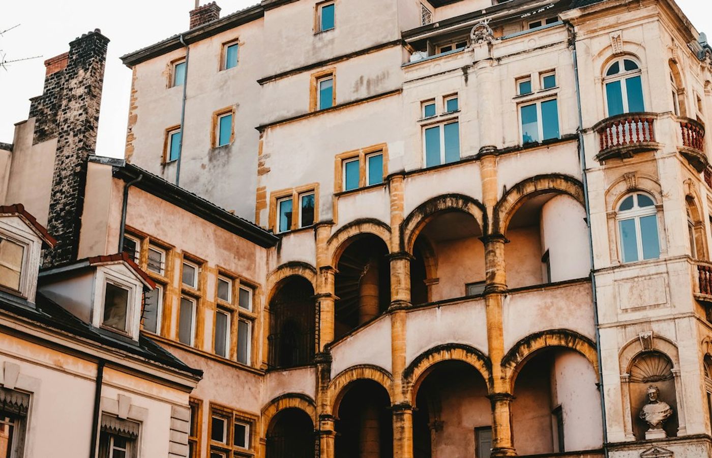 Le Mur des Canuts and Fresque des Lyonnais