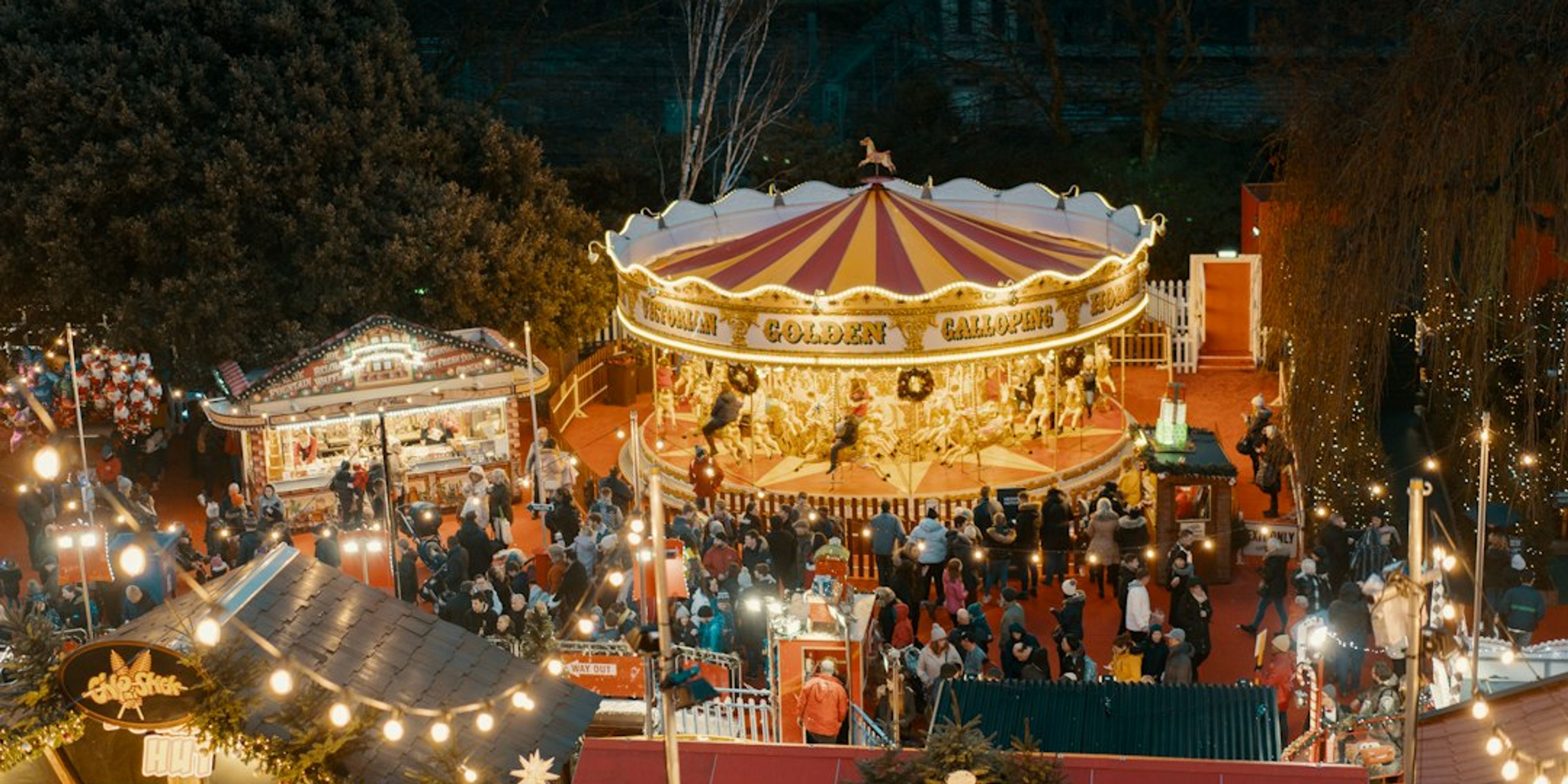 Edinburgh Christmas Market 2026: Dates, Attractions & Travel Tips