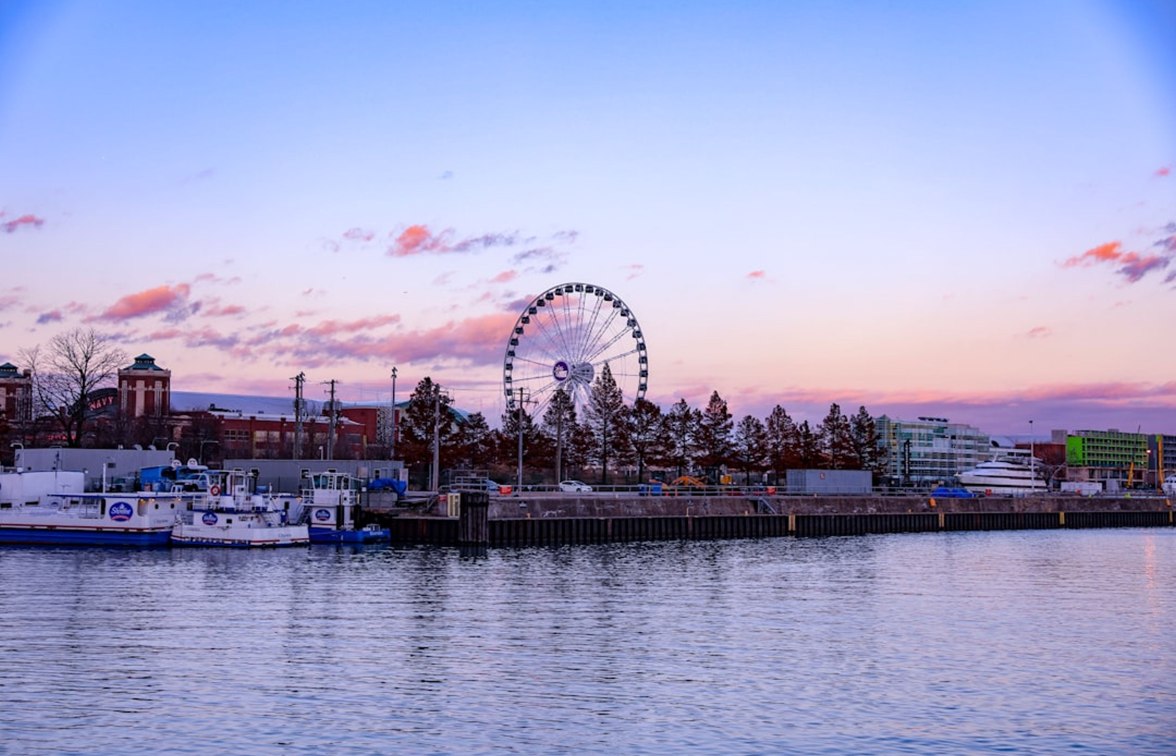 Navy Pier - Lakefront Rides, Boats and the Centennial Wheel