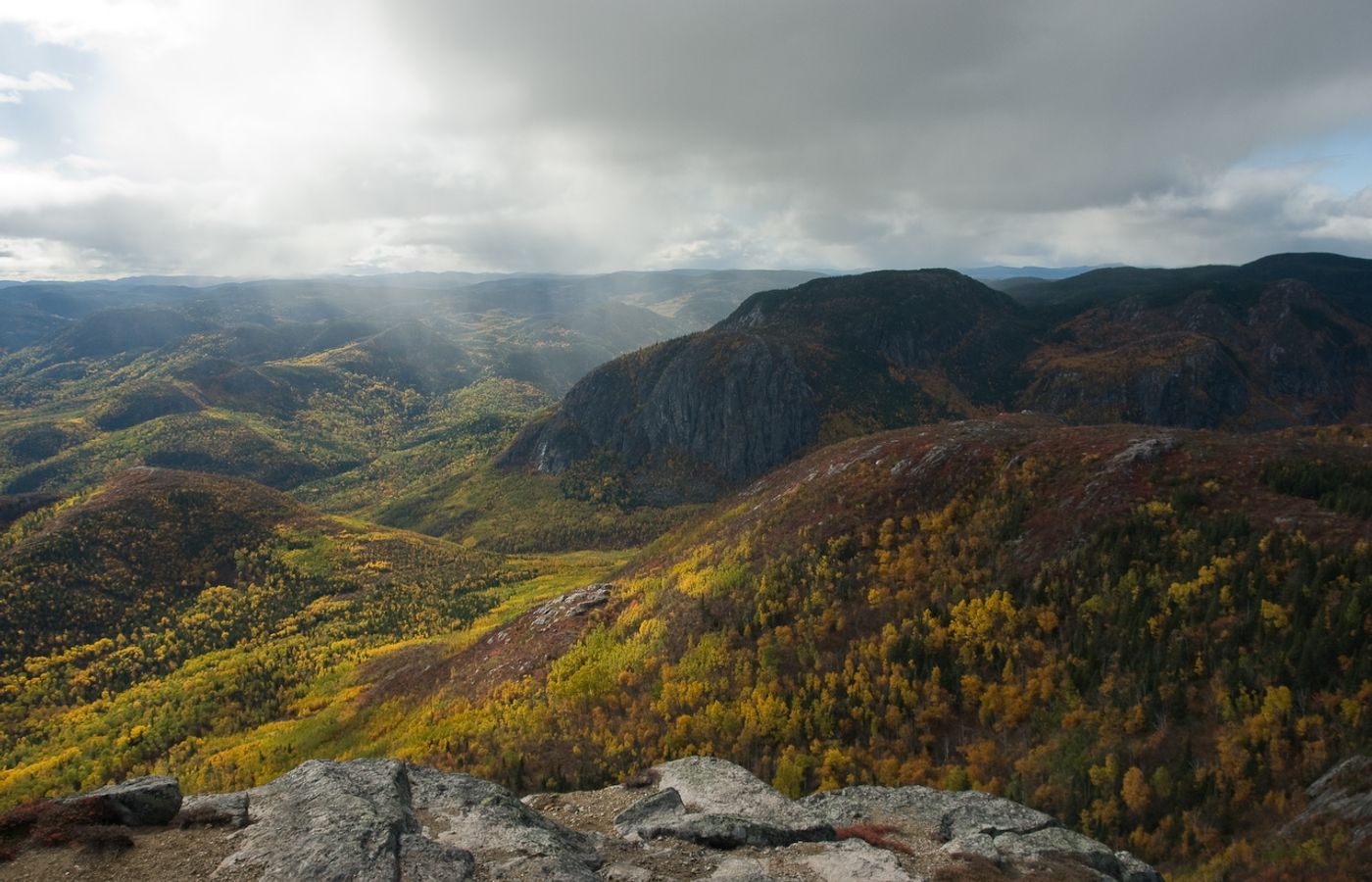 Route 381 to Parc national des Grands-Jardins - The Earliest Peak Near the City