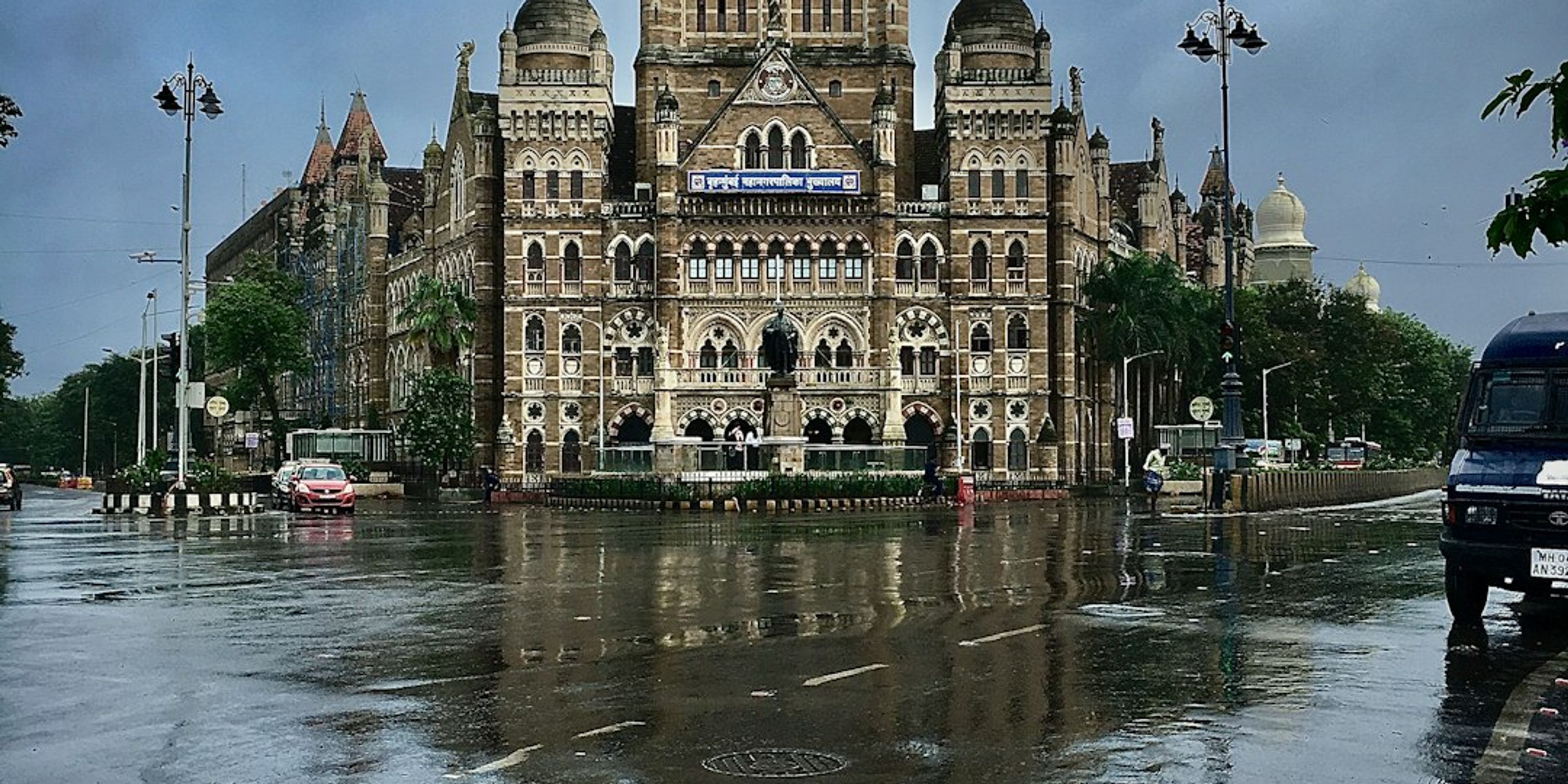 Mumbai Travel Guides