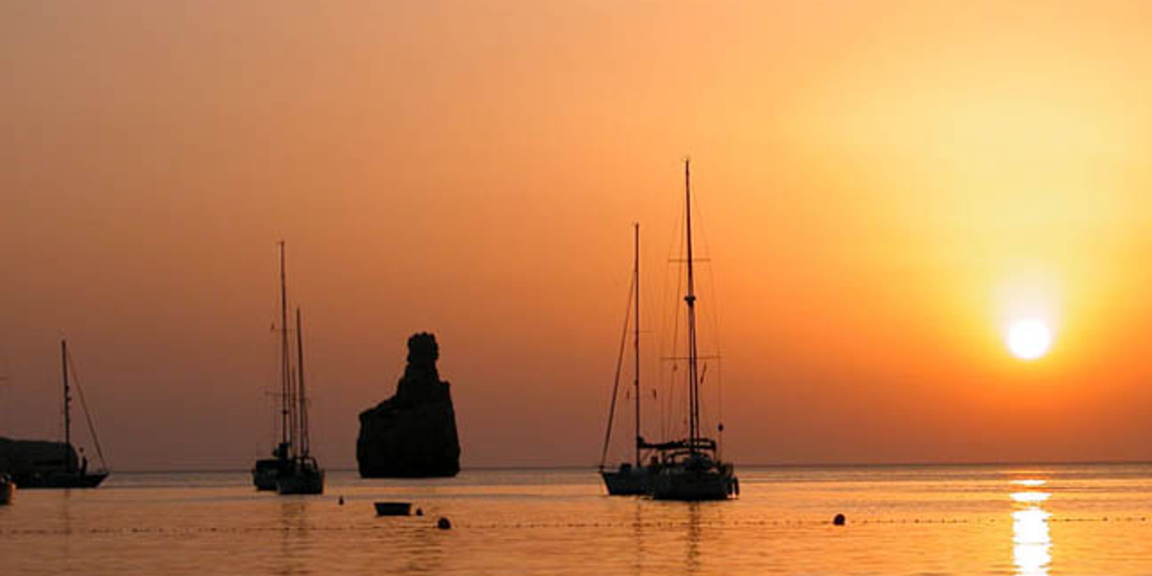 Hotels near Benirràs