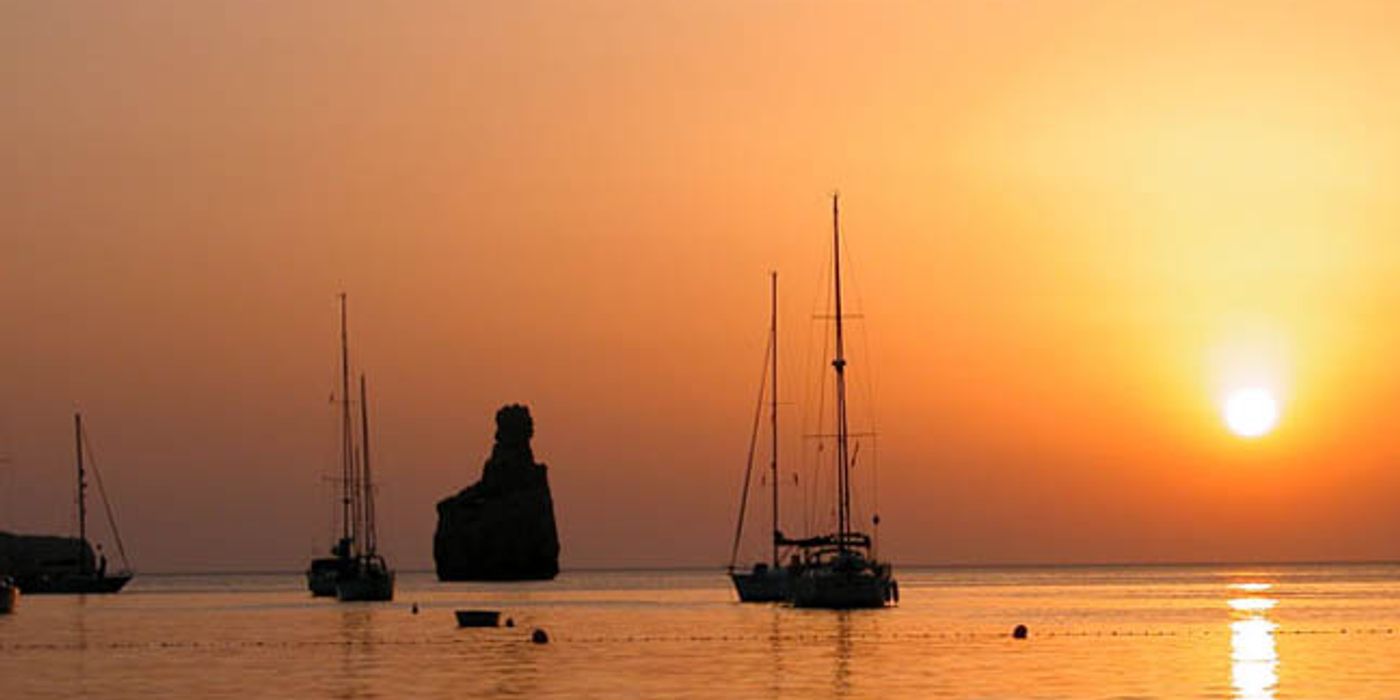 Hotels near Benirràs