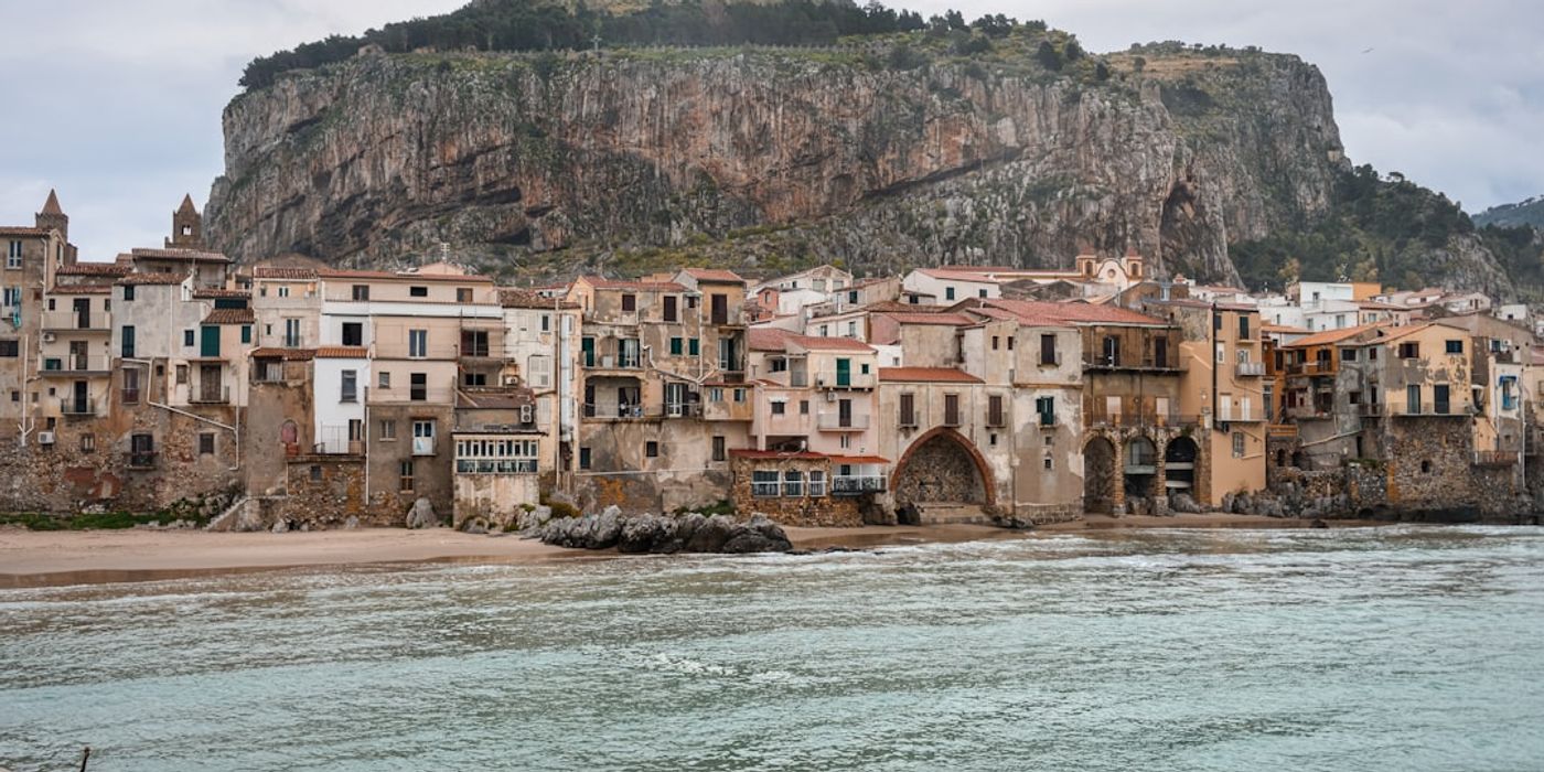 Hotels near Cefalù