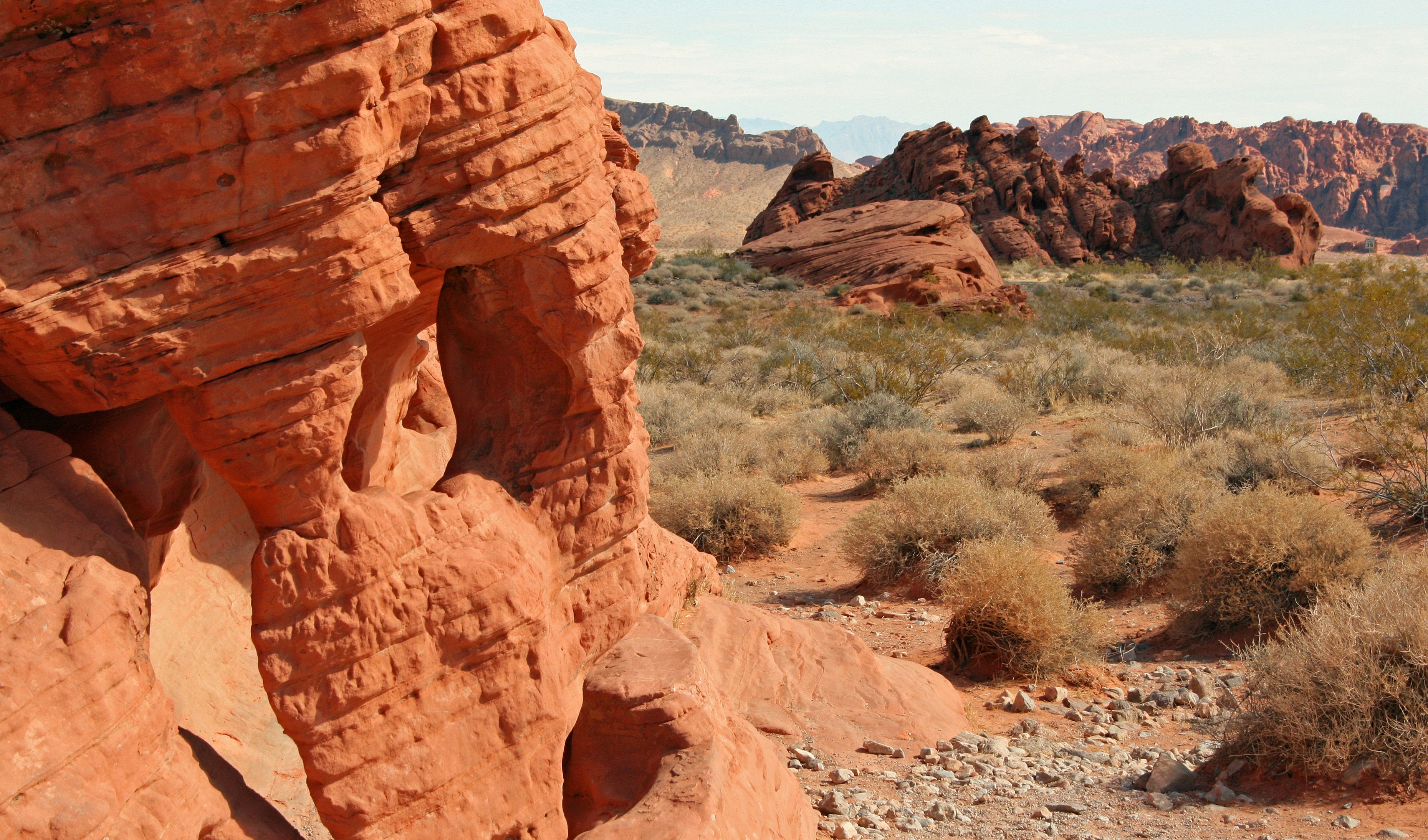 White Domes Trail - The Best True Slot Canyon Within Day-Trip Range