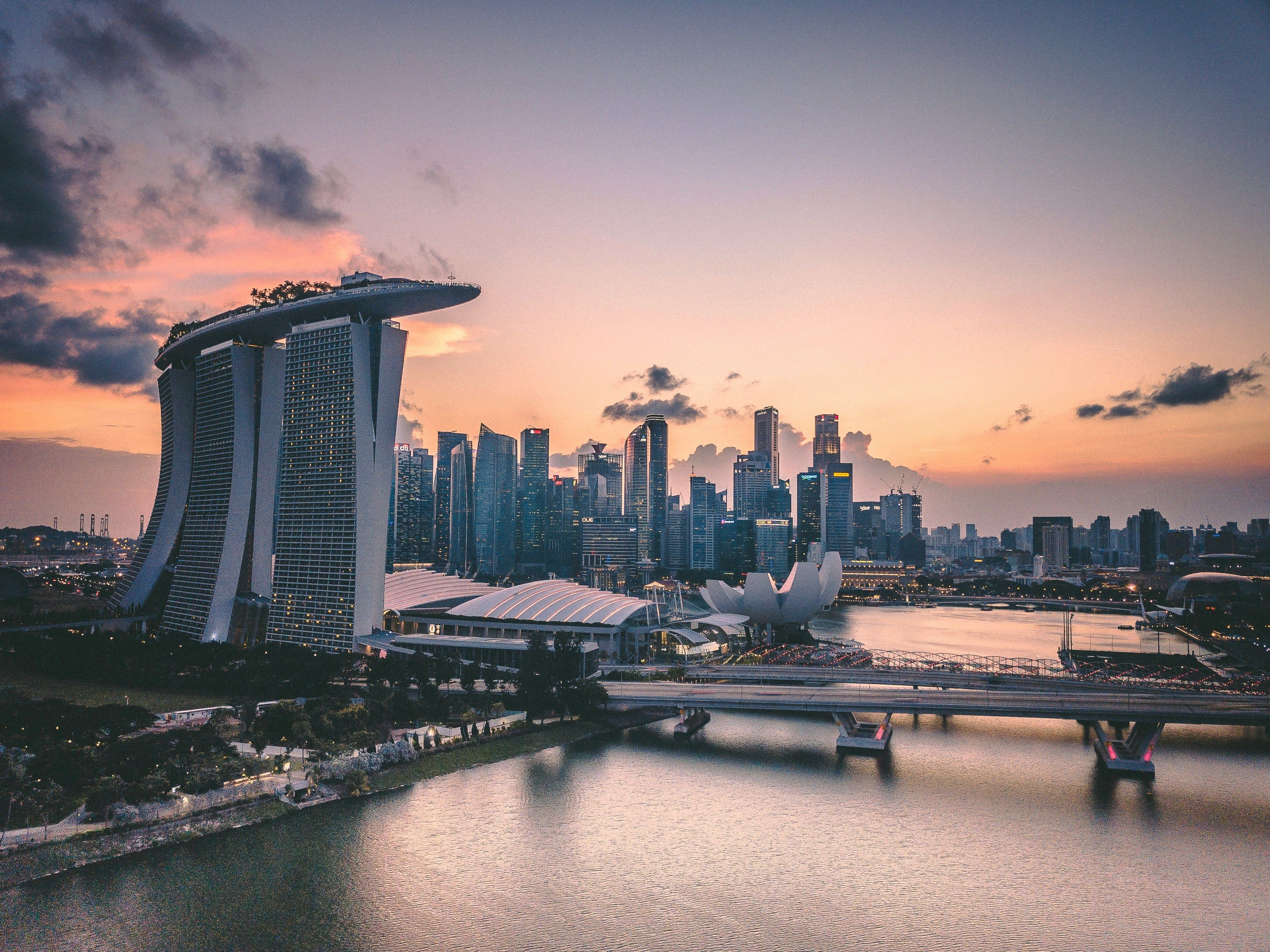 Singapore Travel Guides