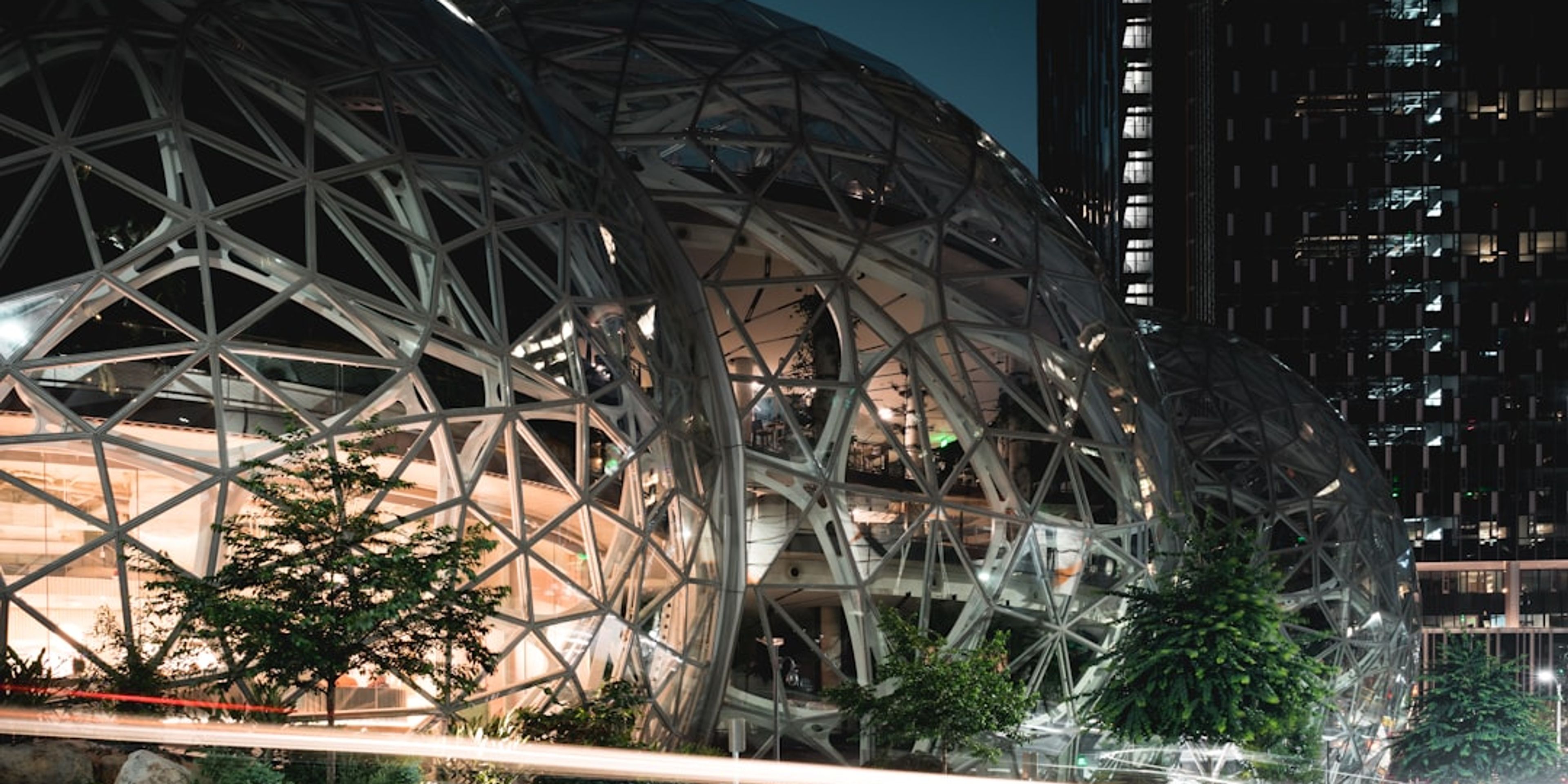 Hotels near Sphere