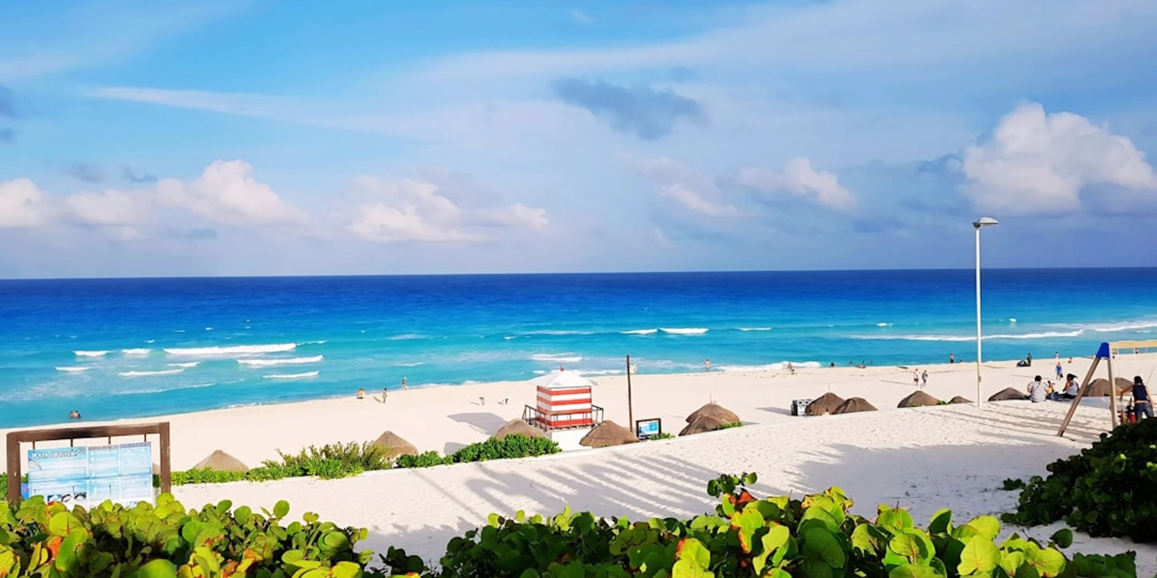 Hotels near Playa Delfines