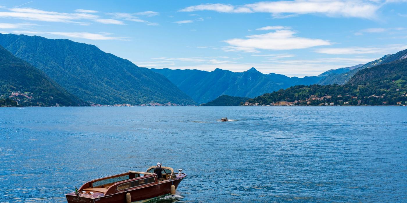 Hotels near Lake Cruise