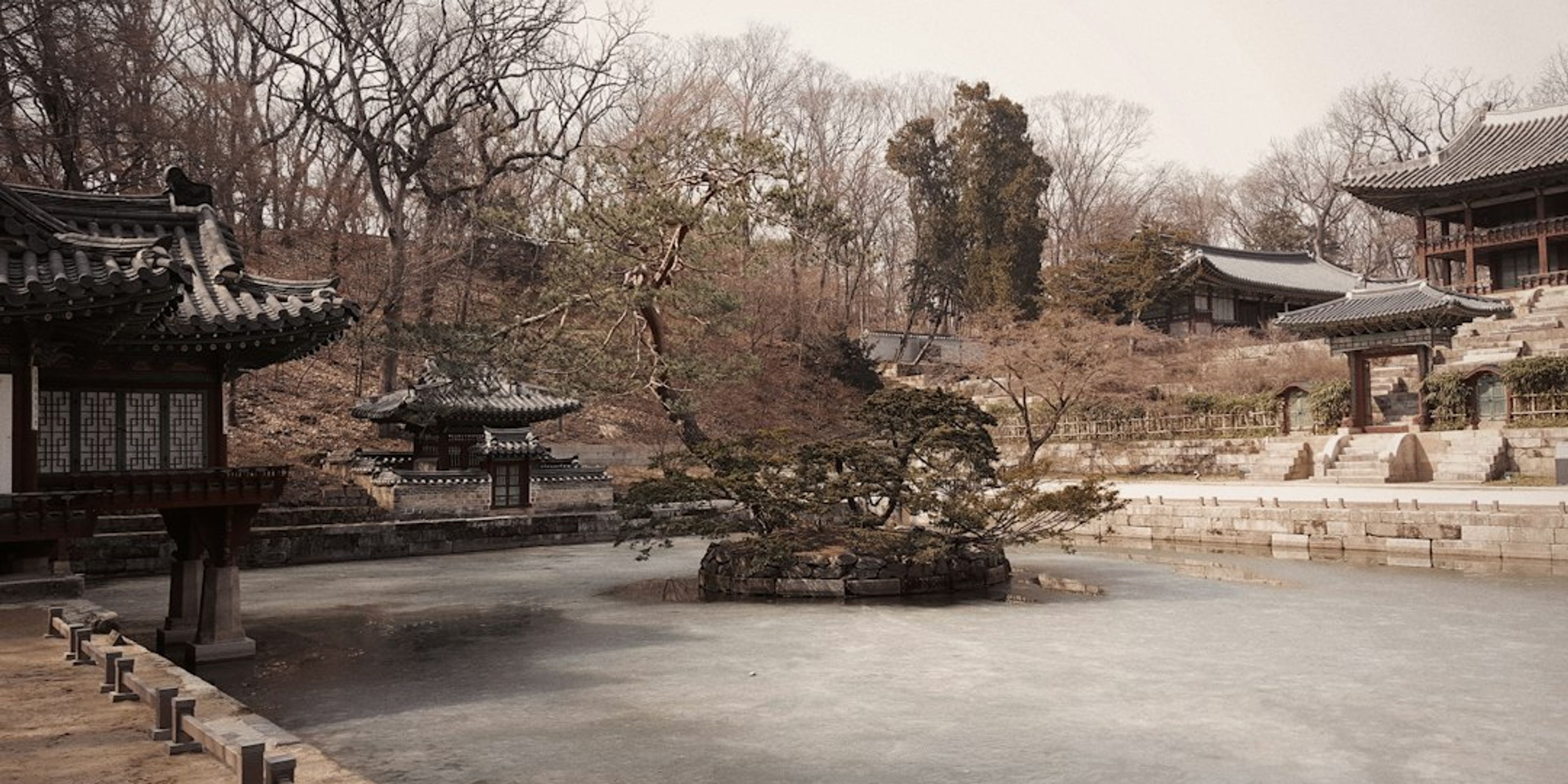 Hotels near Changdeokgung Secret Garden