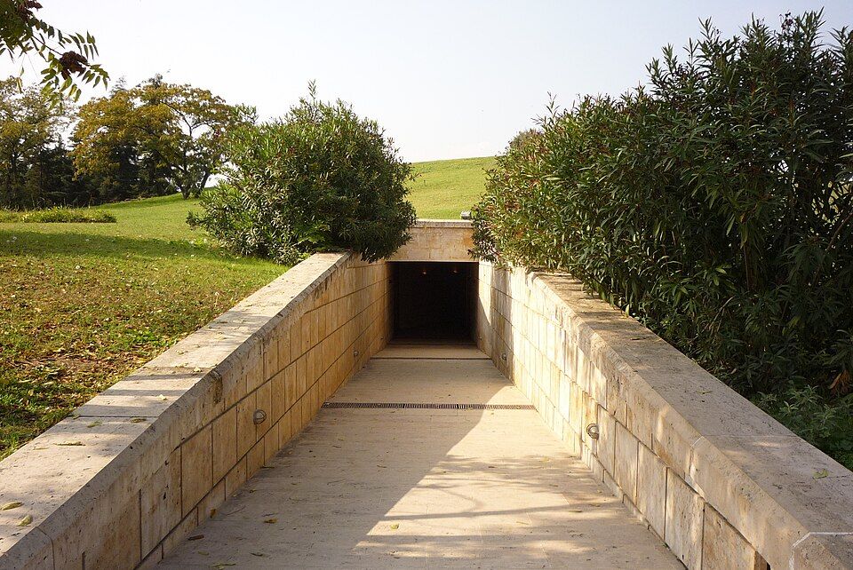 Vergina Royal Tombs - Day Trip to the Macedonian Kingdom