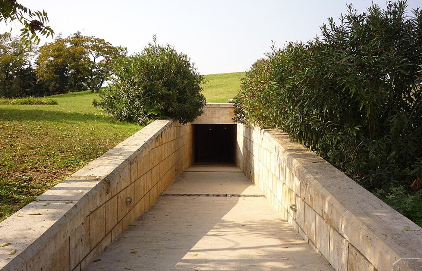 Vergina Royal Tombs - Day Trip to the Macedonian Kingdom