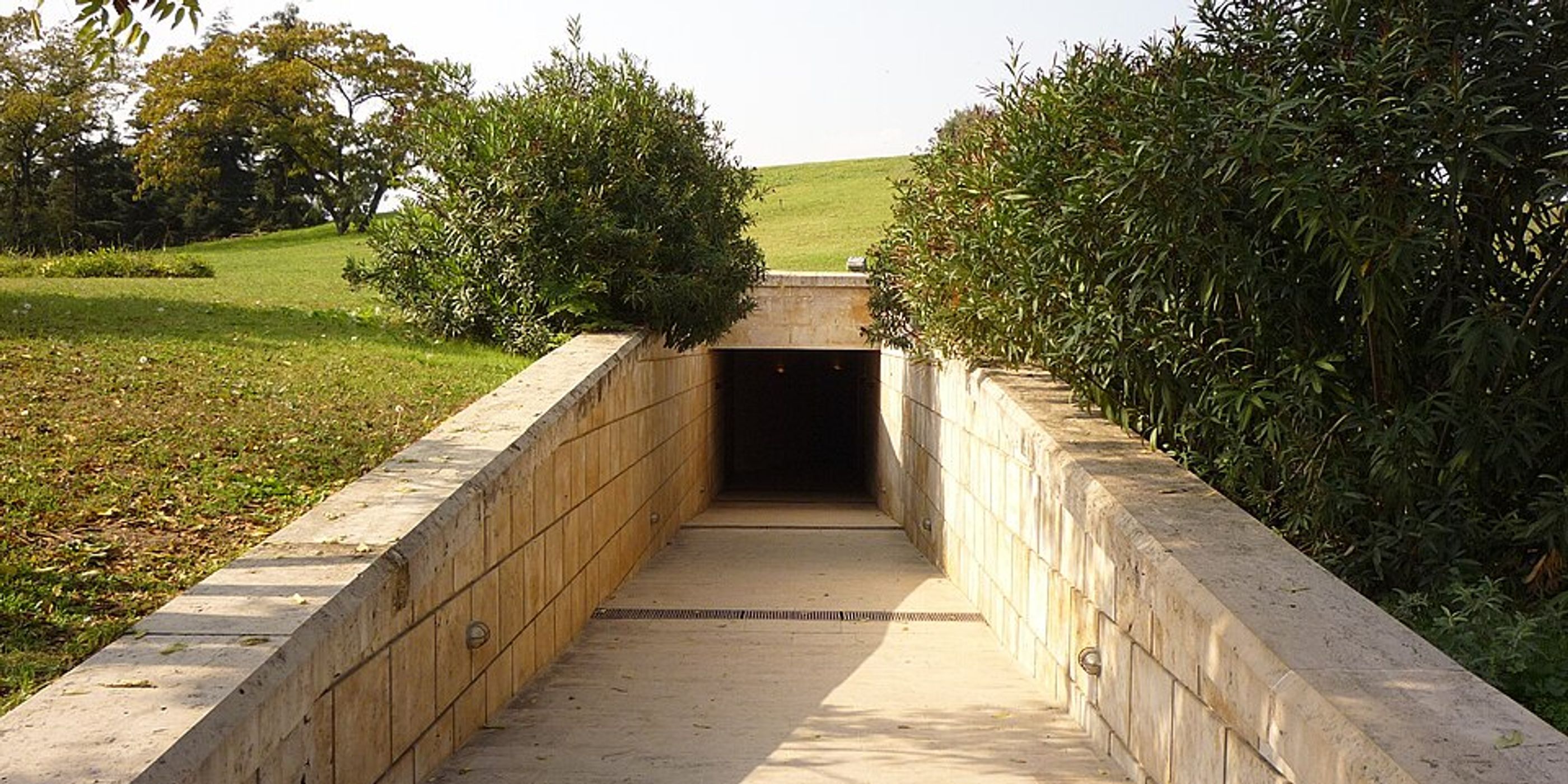 Hotels near Vergina Royal Tombs