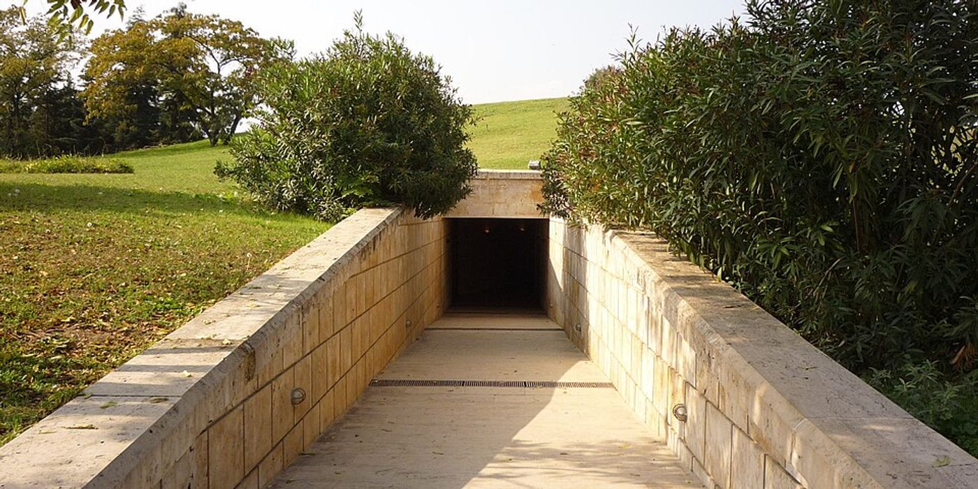 Hotels near Vergina Royal Tombs
