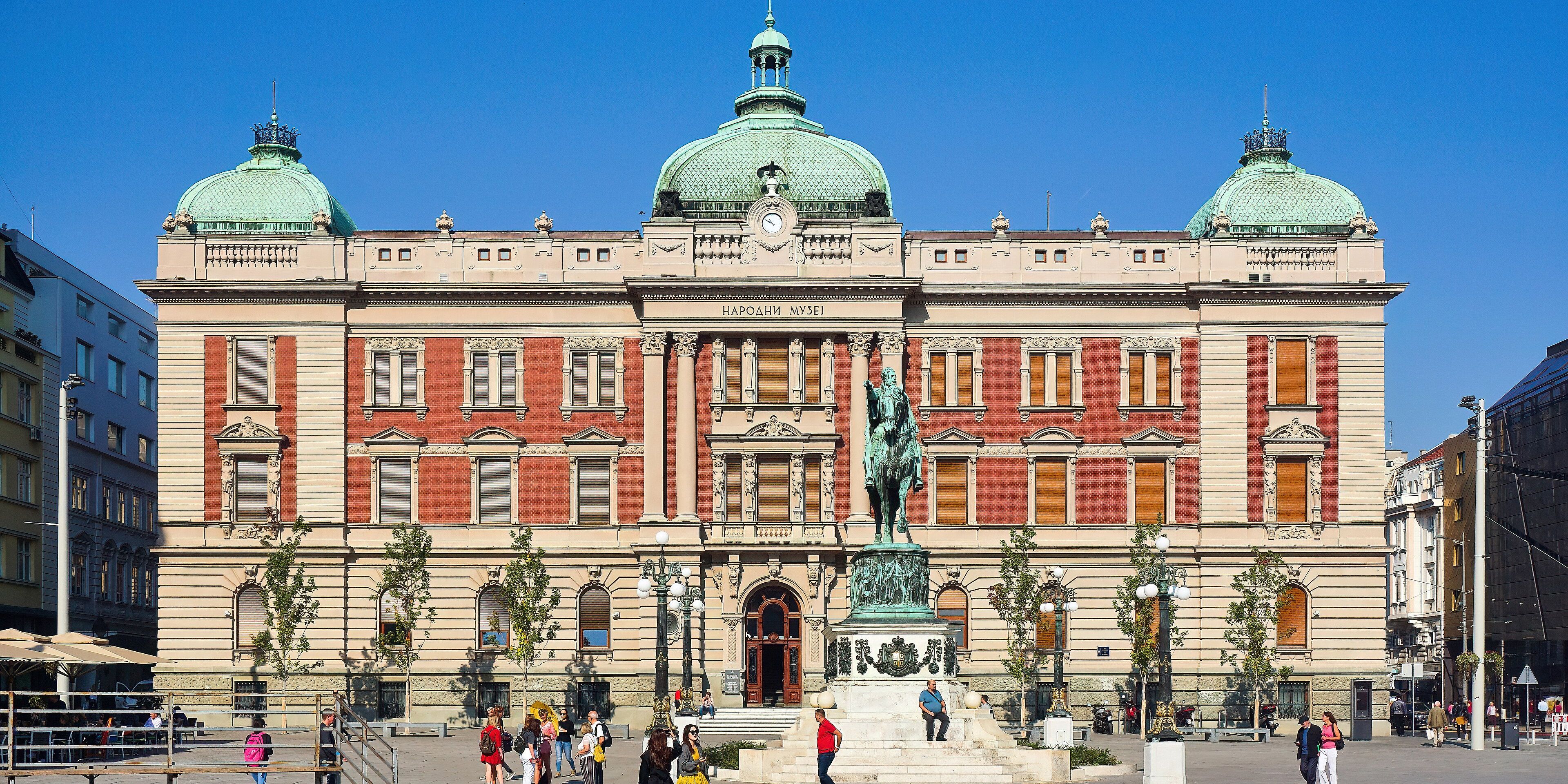Hotels near Republic Square and the National Museum