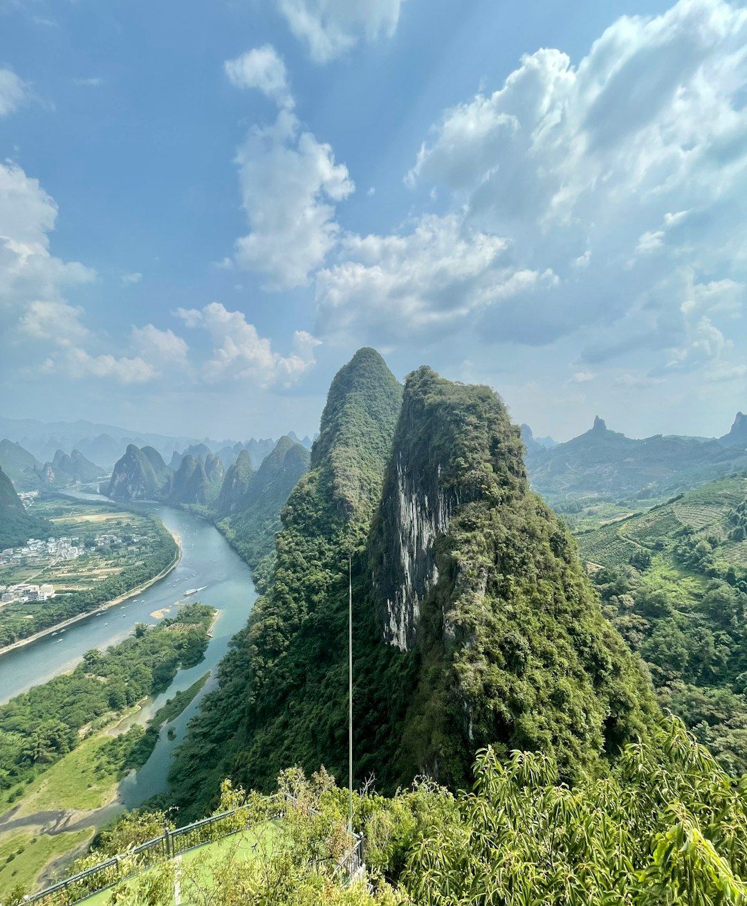 Elephant Mountain (Xiangshan) Hiking Trail - The Classic Skyline Viewpoint