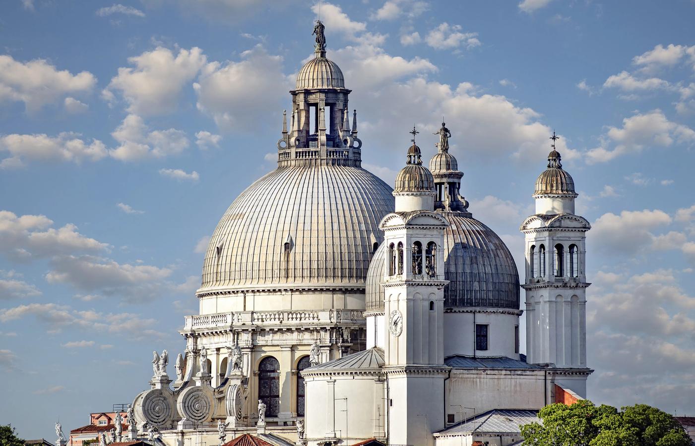 Santa Maria della Salute - Venice's Plague Church
