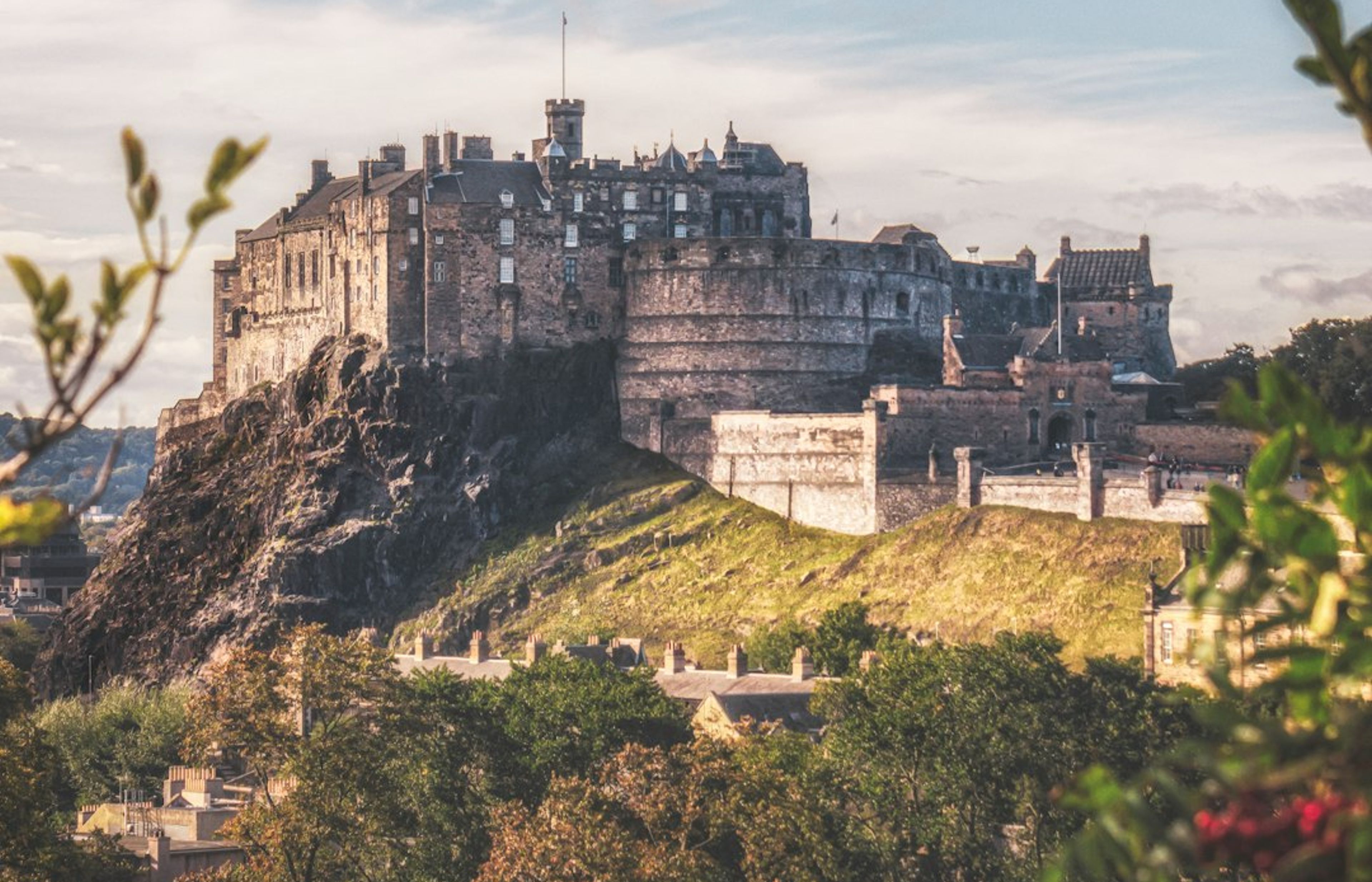 Edinburgh Castle - The Iconic Fortress Dominating the Old Town
