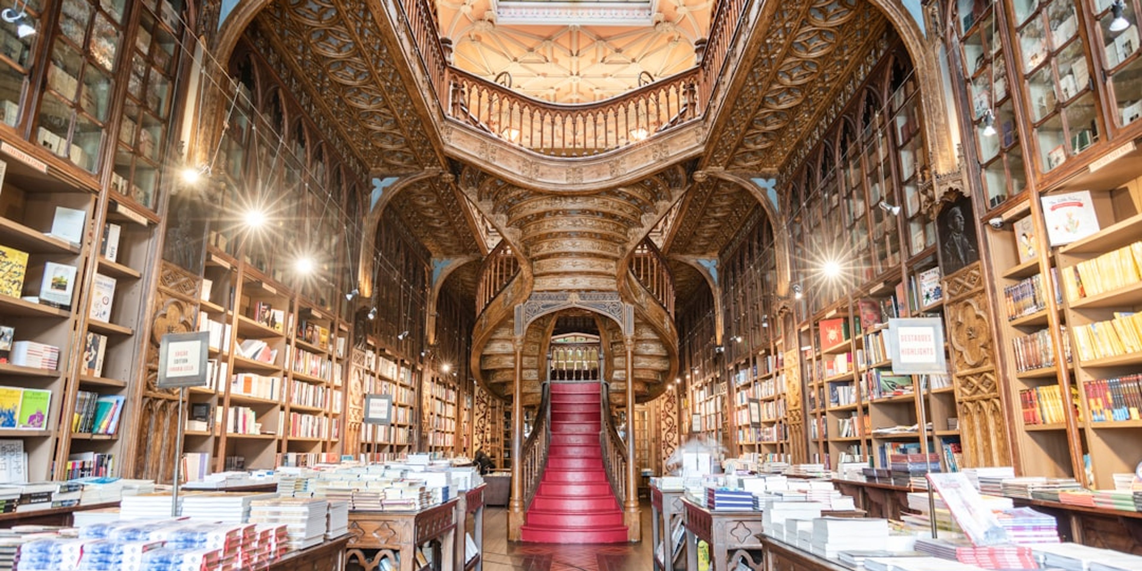 Hotels near Livraria Lello