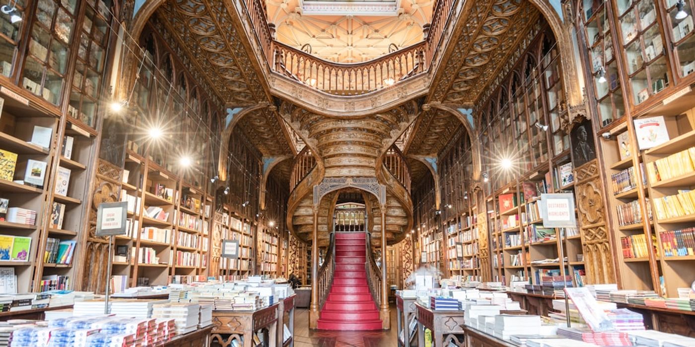 Hotels near Livraria Lello