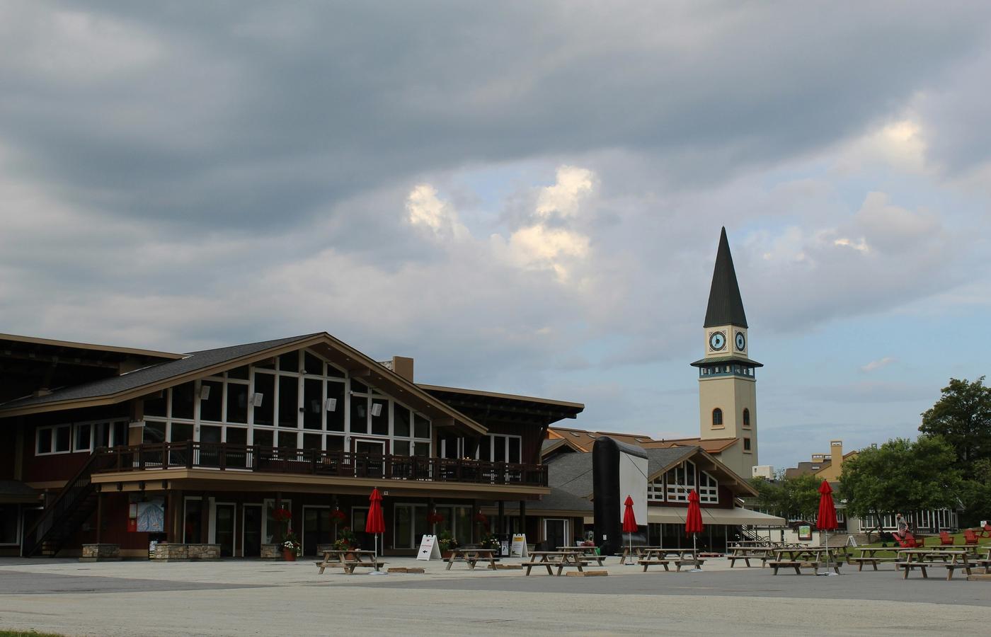 Country Club Plaza - Best for Elegance and Dining