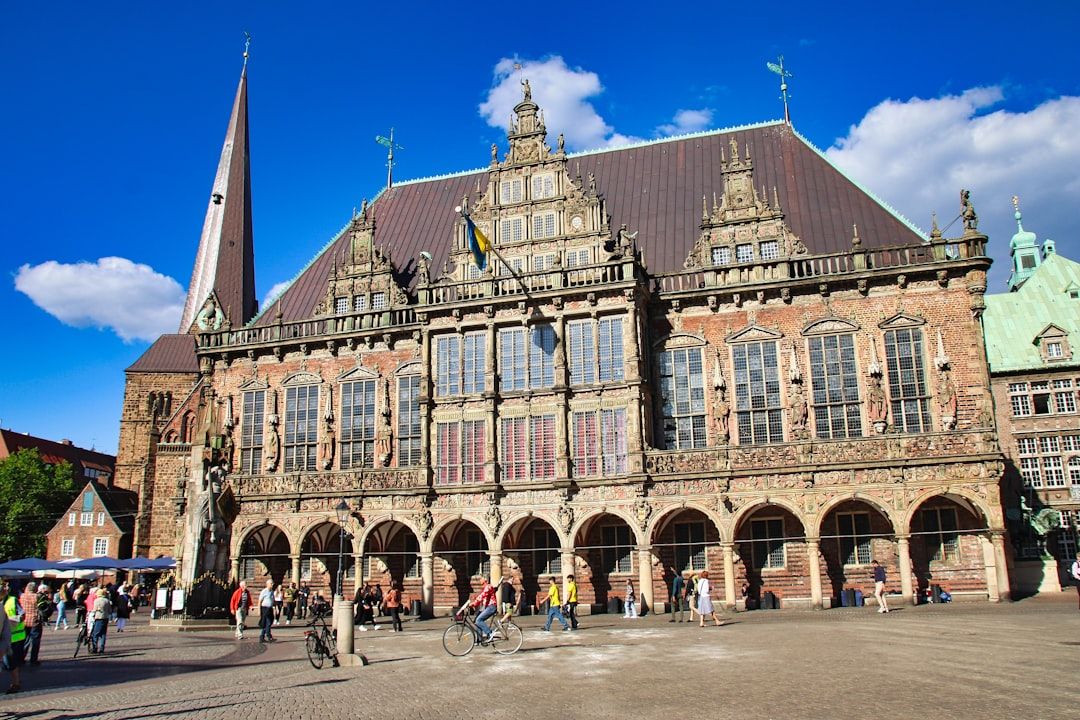 Market Square (Kauppatori) and the Old Market Hall - Waterfront Food and Crafts