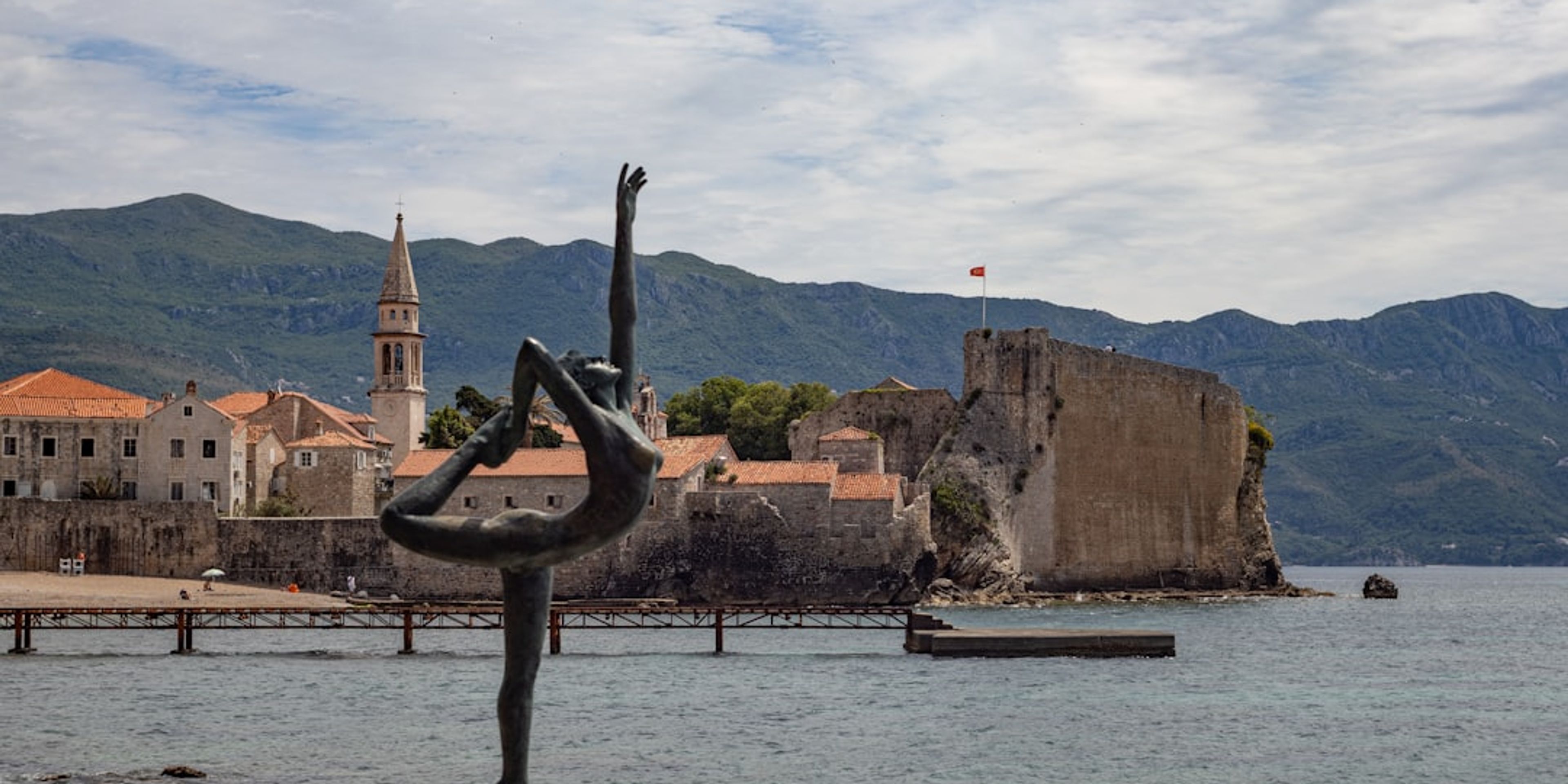 Hotels near Ballerina Statue