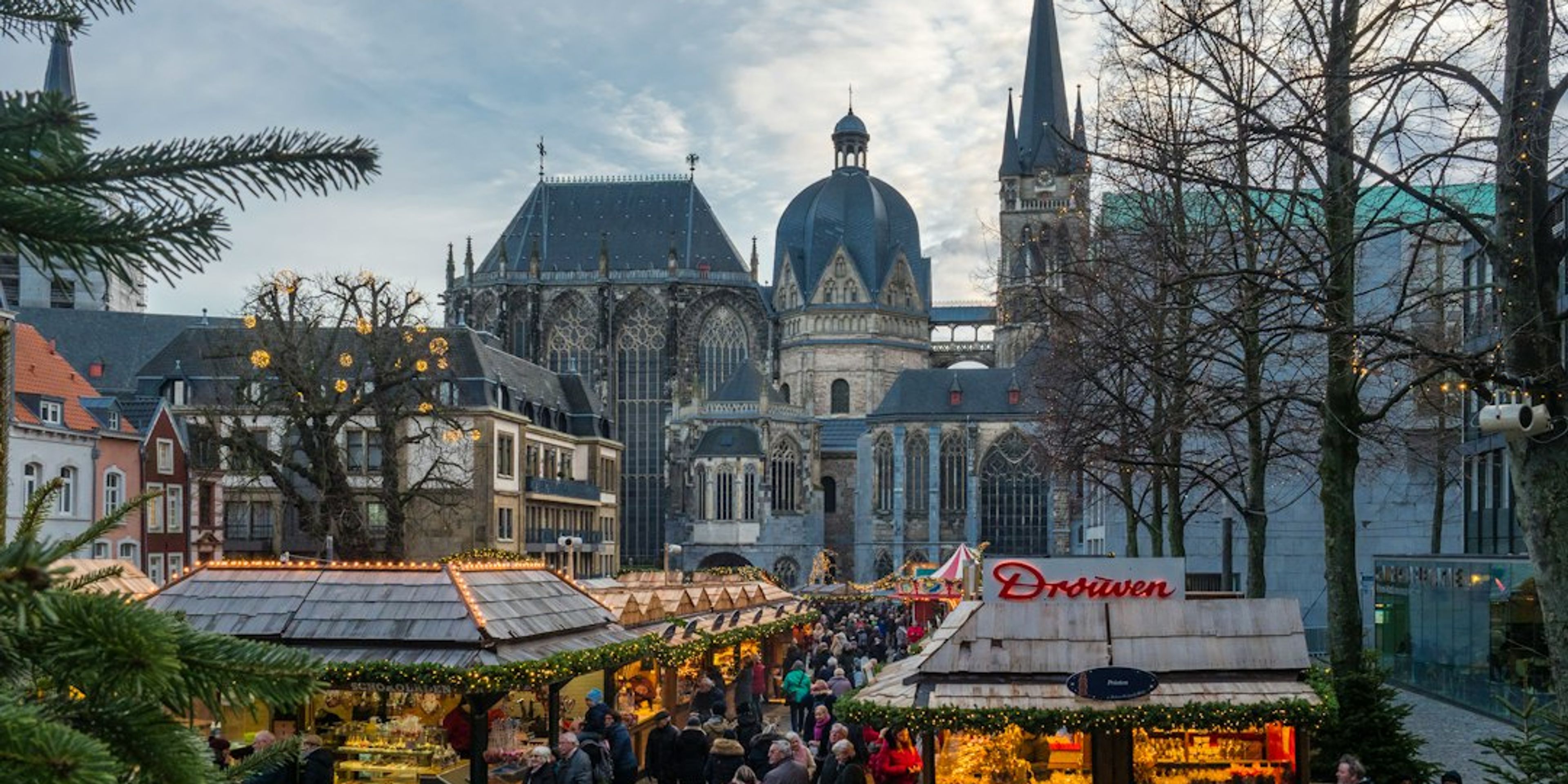 Hotels near Notre-Dame Christmas Market