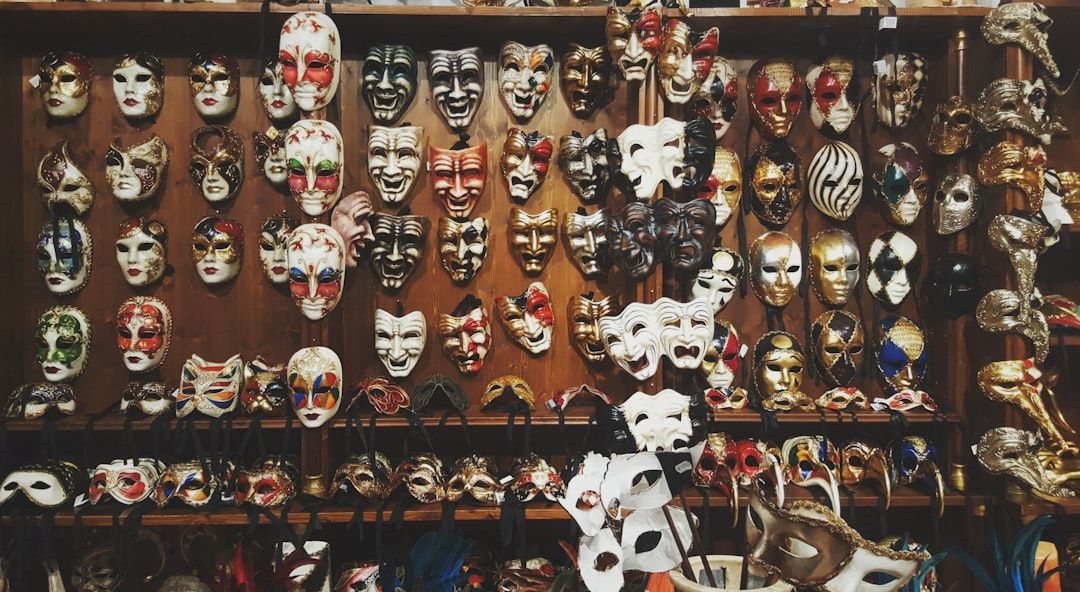 Ca' Macana - Buy the Mask Here, Not From a Bridge Stall